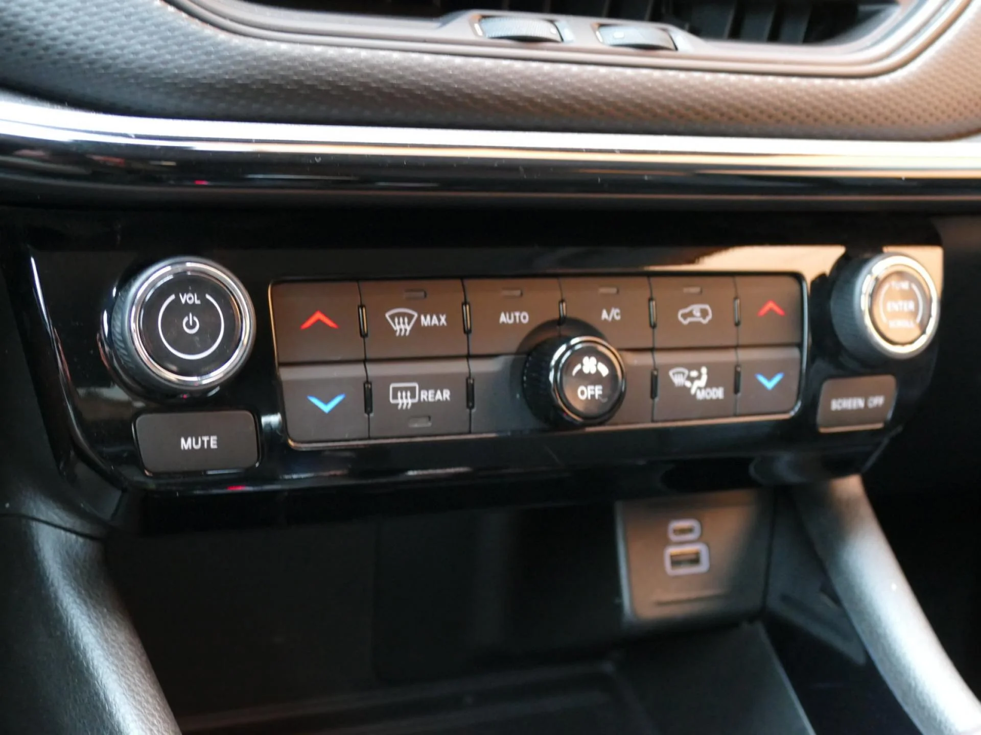 JEEP COMPASS - Miniature 14 sur 39 - Cliquer pour voir cette photo