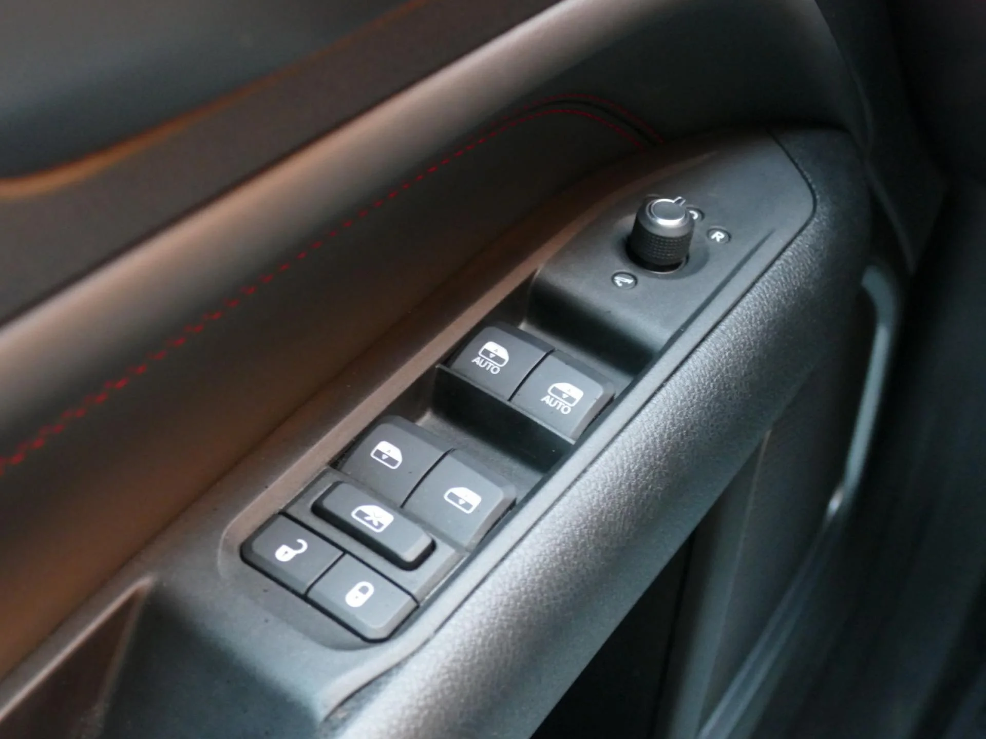 JEEP COMPASS - Miniature 26 sur 39 - Cliquer pour voir cette photo