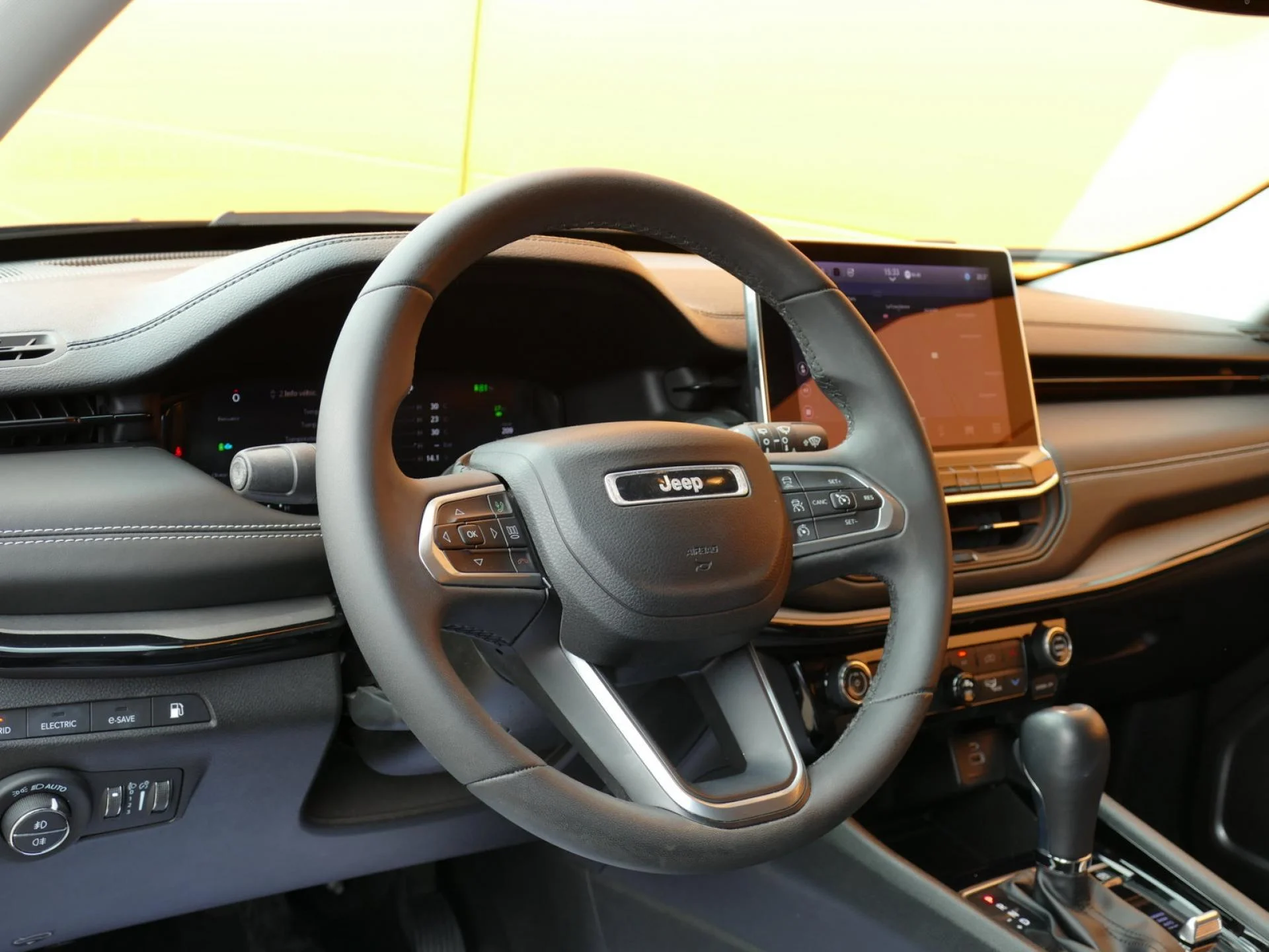 JEEP COMPASS - Miniature 16 sur 33 - Cliquer pour voir cette photo