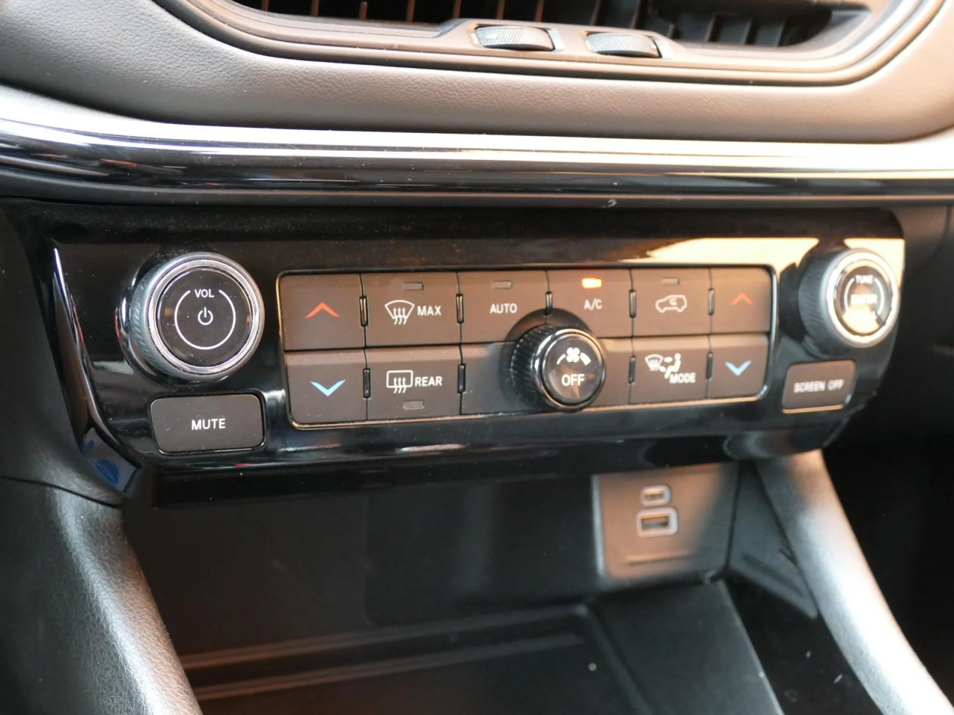 JEEP COMPASS - Miniature 15 sur 33 - Cliquer pour voir cette photo