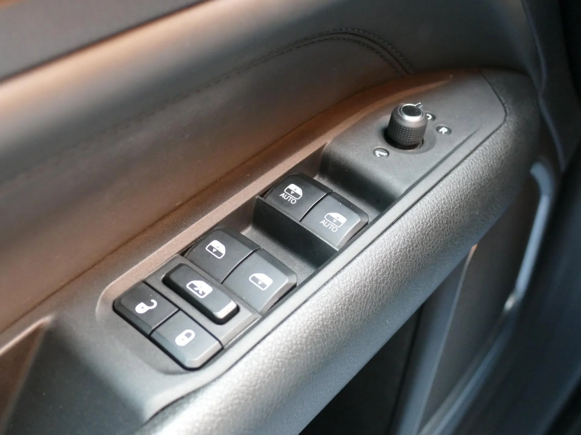 JEEP COMPASS - Miniature 25 sur 33 - Cliquer pour voir cette photo