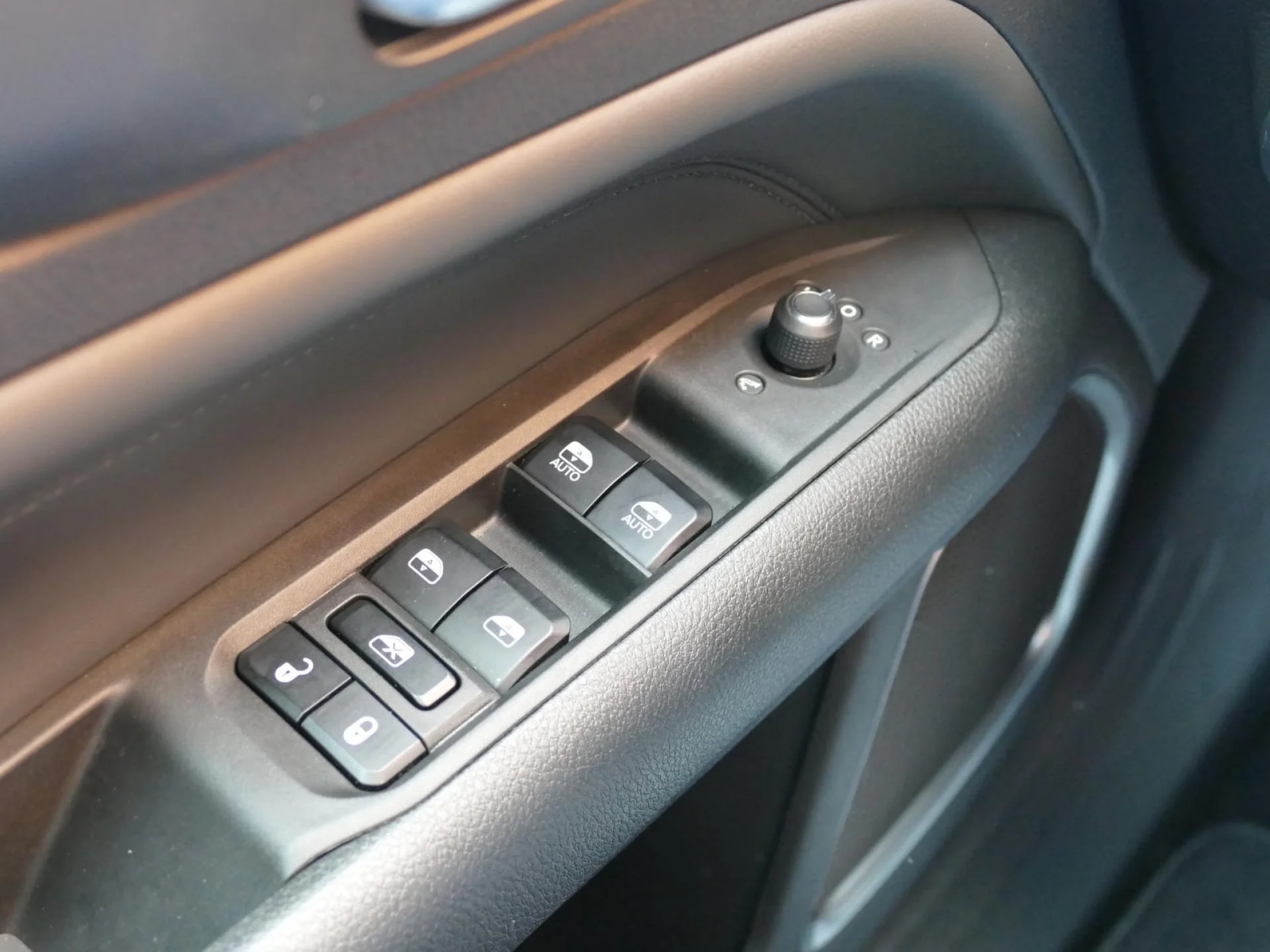 JEEP COMPASS - Miniature 23 sur 33 - Cliquer pour voir cette photo