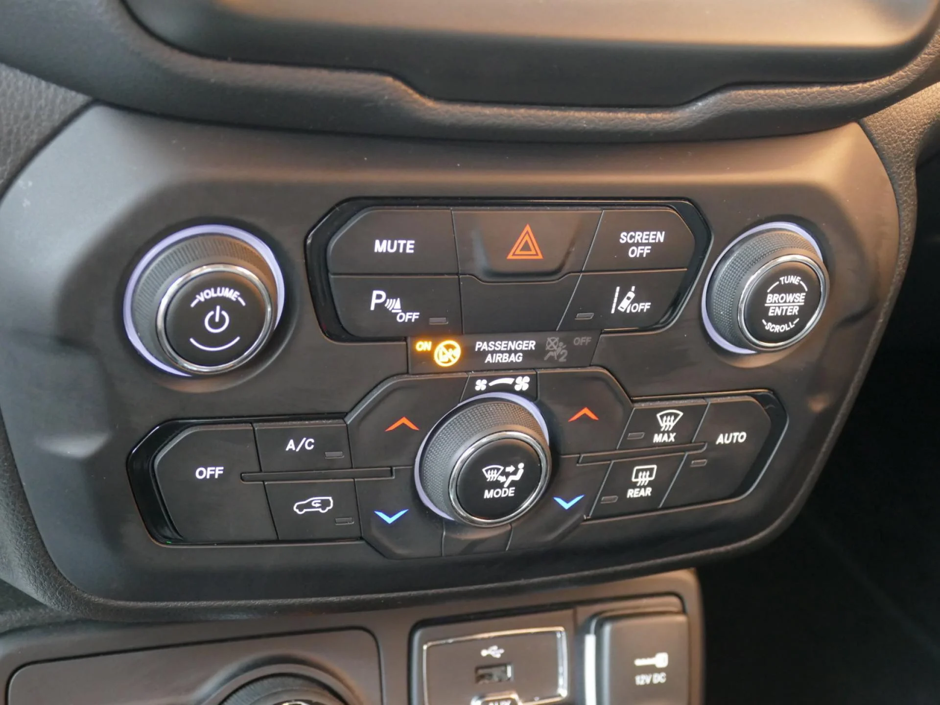 JEEP RENEGADE - Miniature 9 sur 32 - Cliquer pour voir cette photo