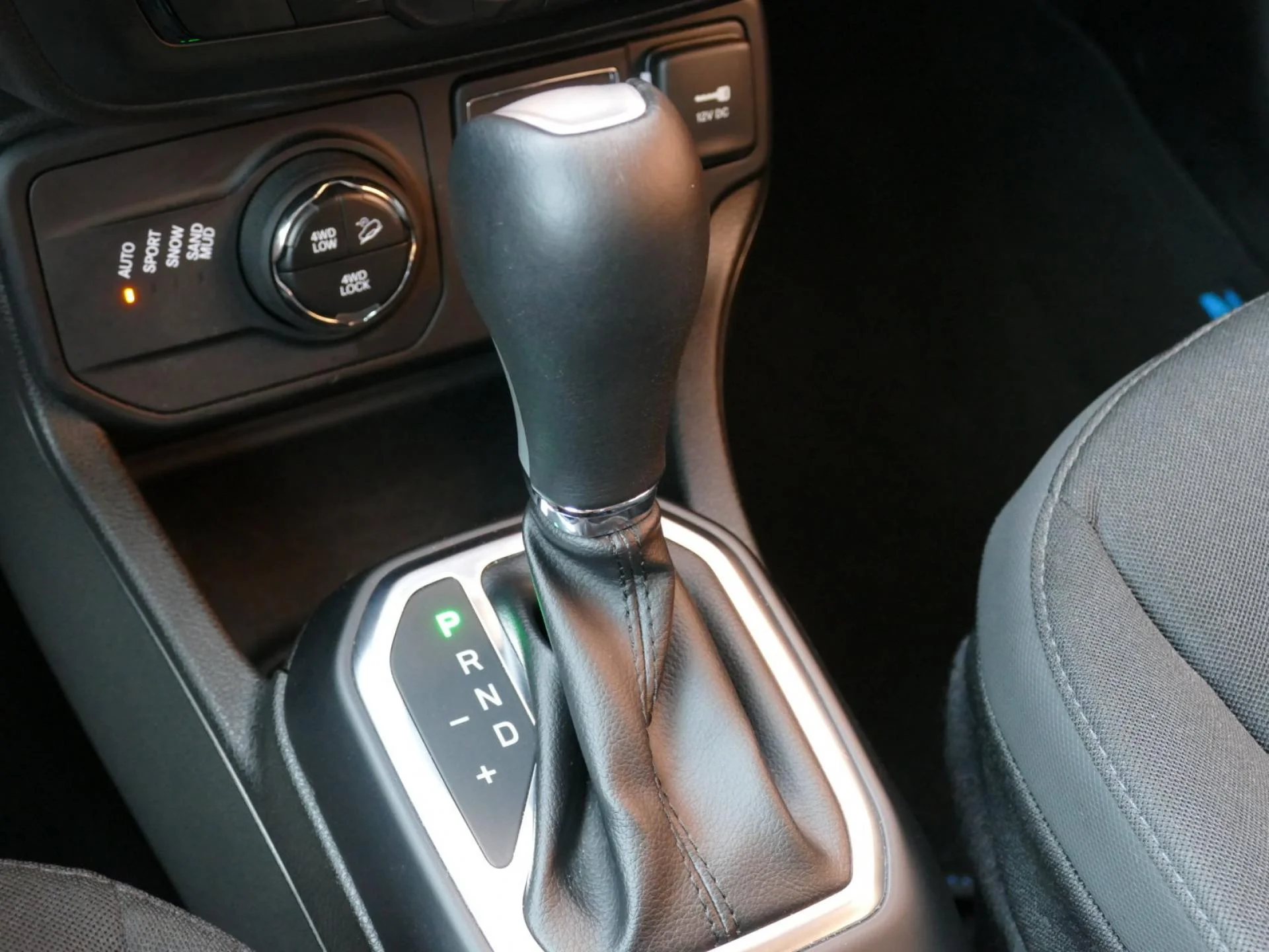 JEEP RENEGADE - Miniature 24 sur 32 - Cliquer pour voir cette photo