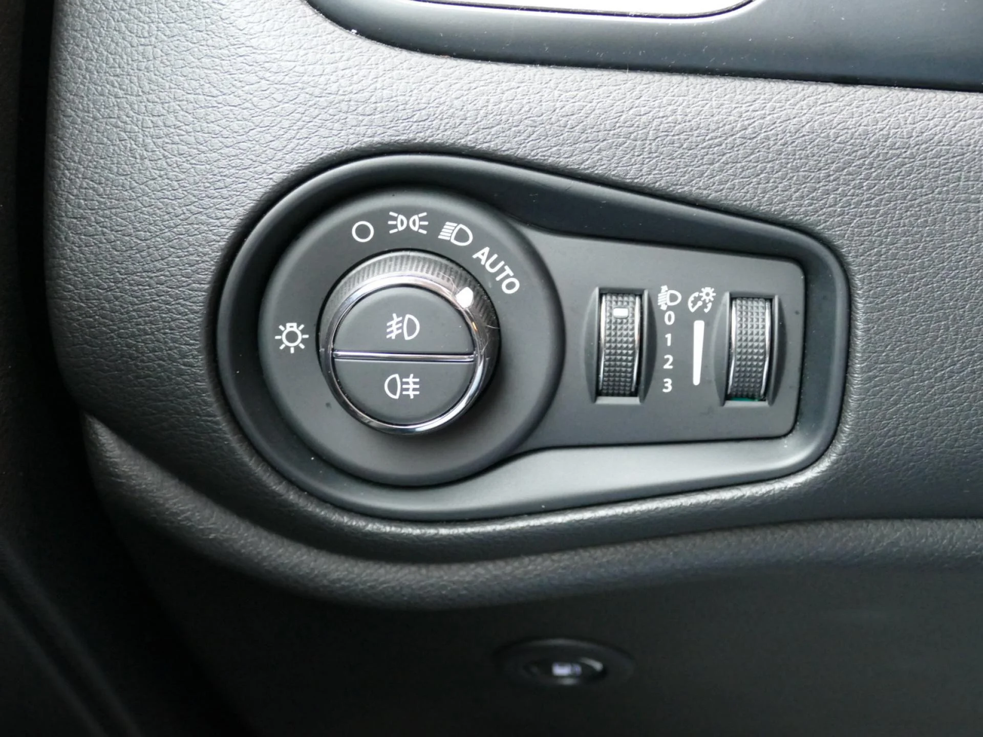 JEEP RENEGADE - Miniature 21 sur 32 - Cliquer pour voir cette photo