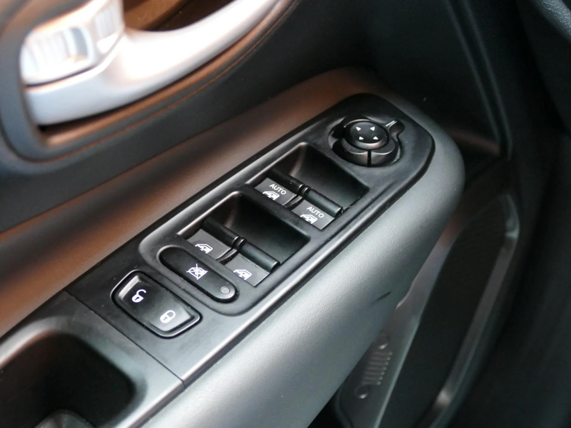 JEEP RENEGADE - Miniature 25 sur 32 - Cliquer pour voir cette photo