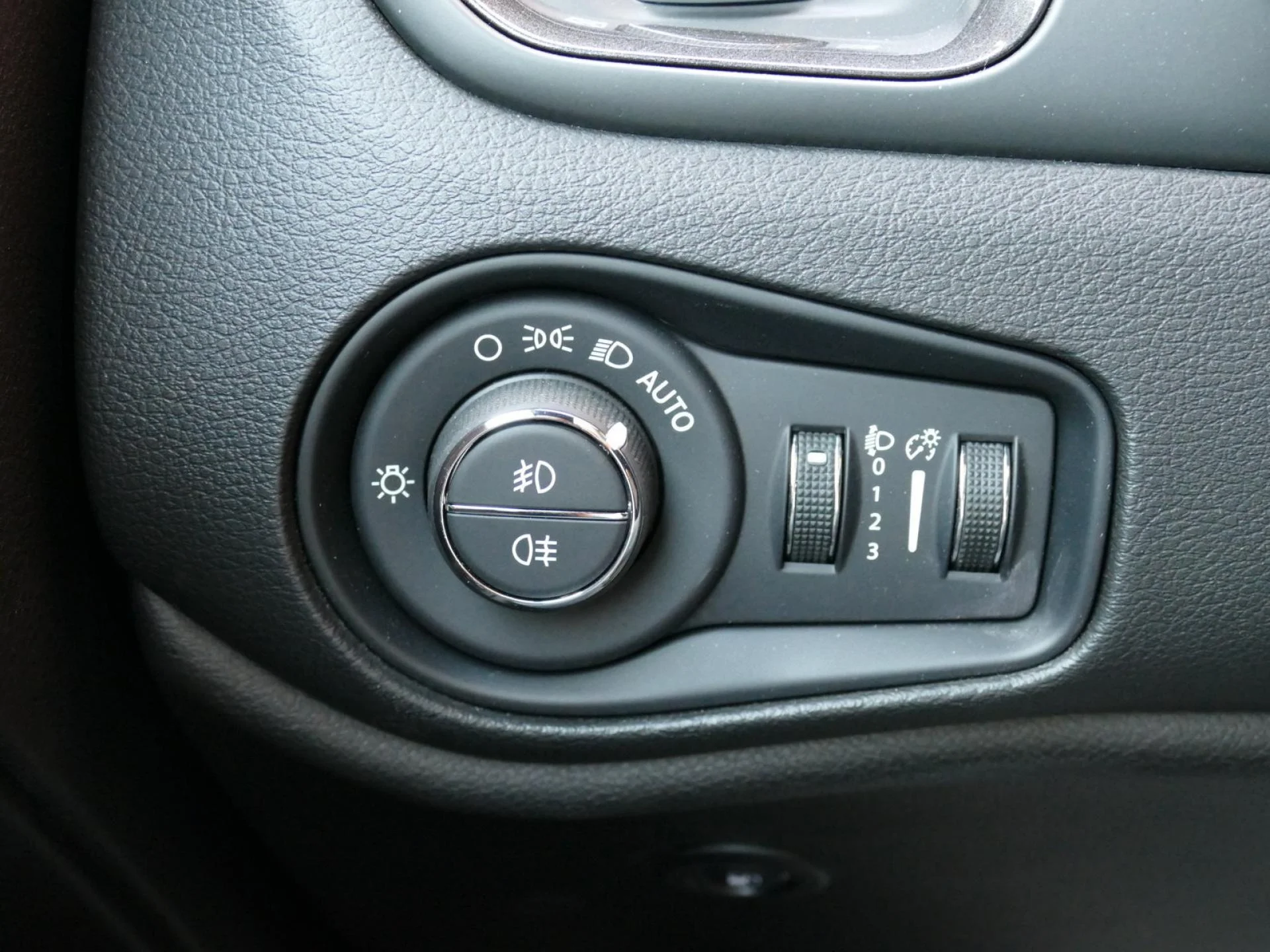 JEEP RENEGADE - Miniature 19 sur 34 - Cliquer pour voir cette photo