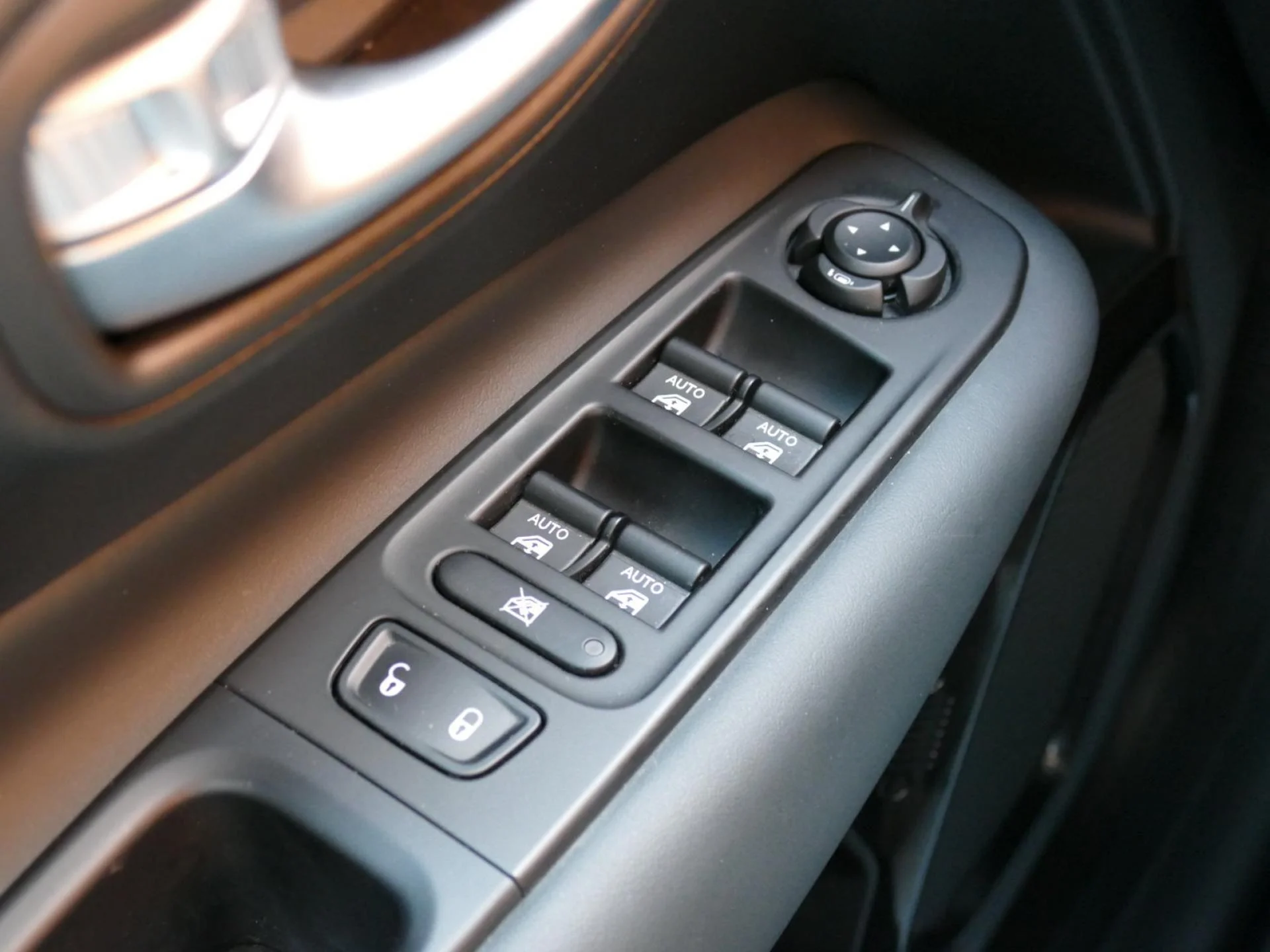 JEEP RENEGADE - Miniature 24 sur 34 - Cliquer pour voir cette photo