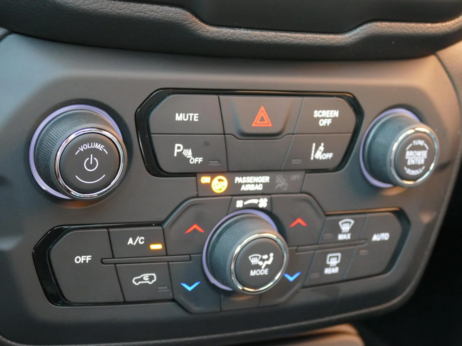 JEEP RENEGADE - Miniature 14 sur 34 - Cliquer pour voir cette photo