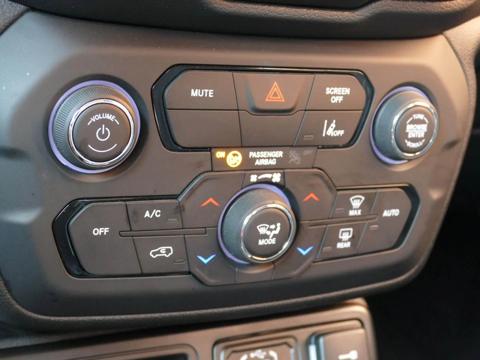 JEEP RENEGADE - Miniature 13 sur 33 - Cliquer pour voir cette photo