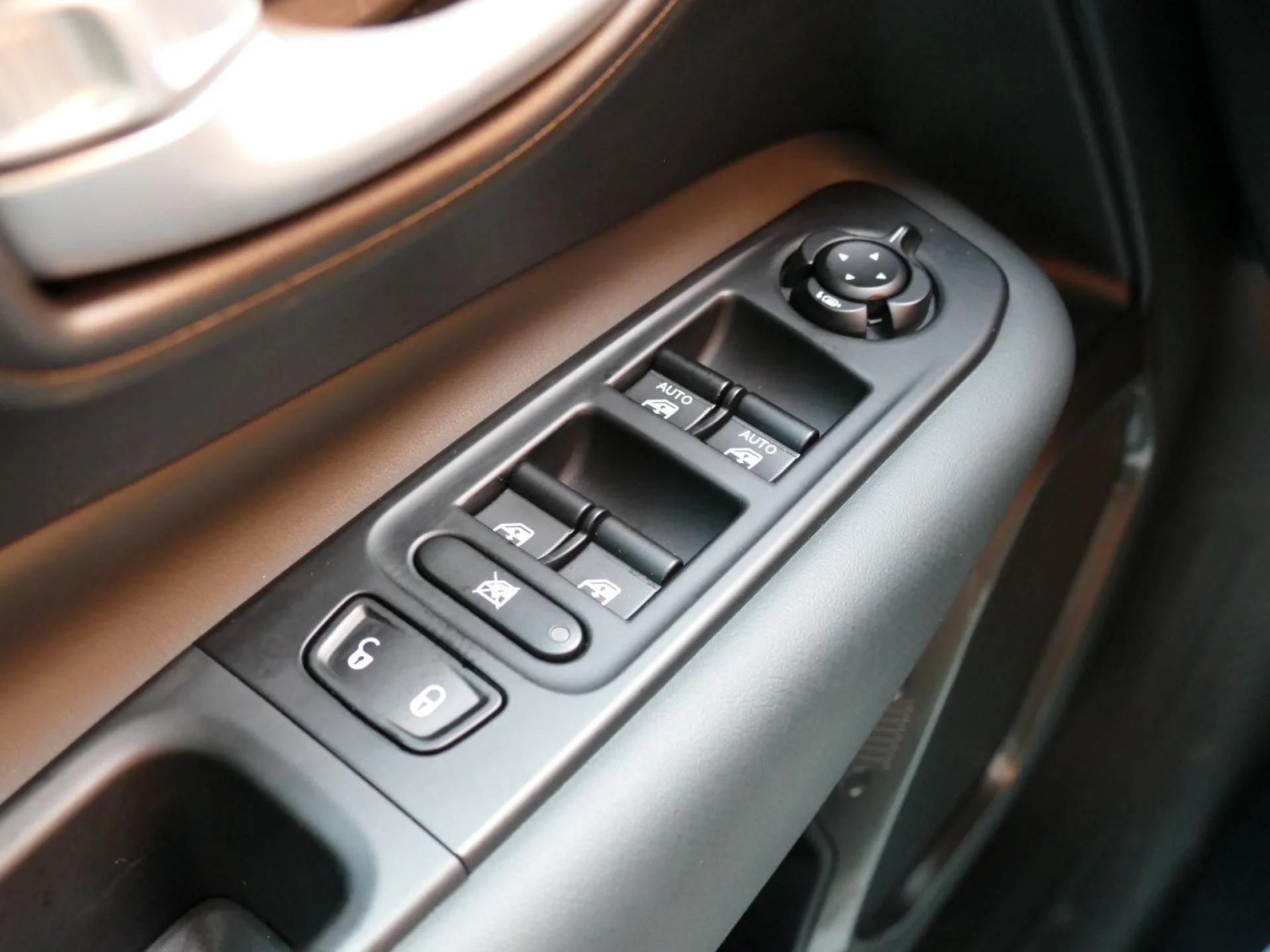JEEP RENEGADE - Miniature 24 sur 33 - Cliquer pour voir cette photo