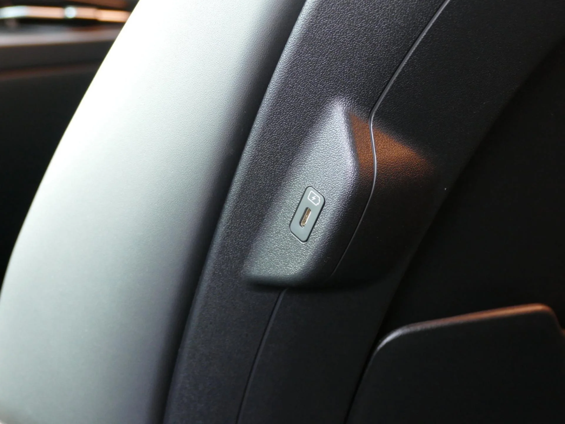KIA NIRO - Miniature 19 sur 31 - Cliquer pour voir cette photo