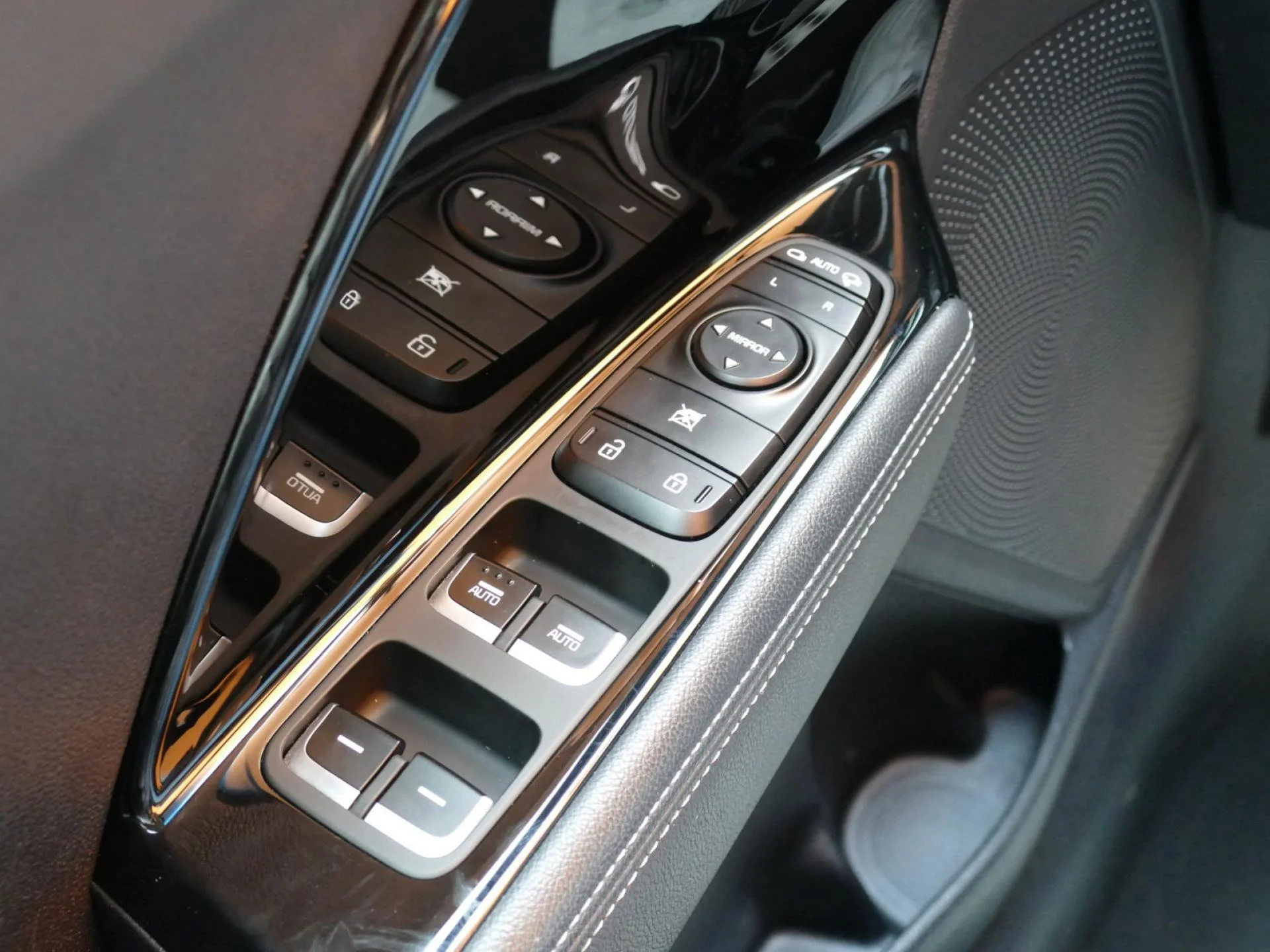 KIA NIRO - Miniature 26 sur 36 - Cliquer pour voir cette photo