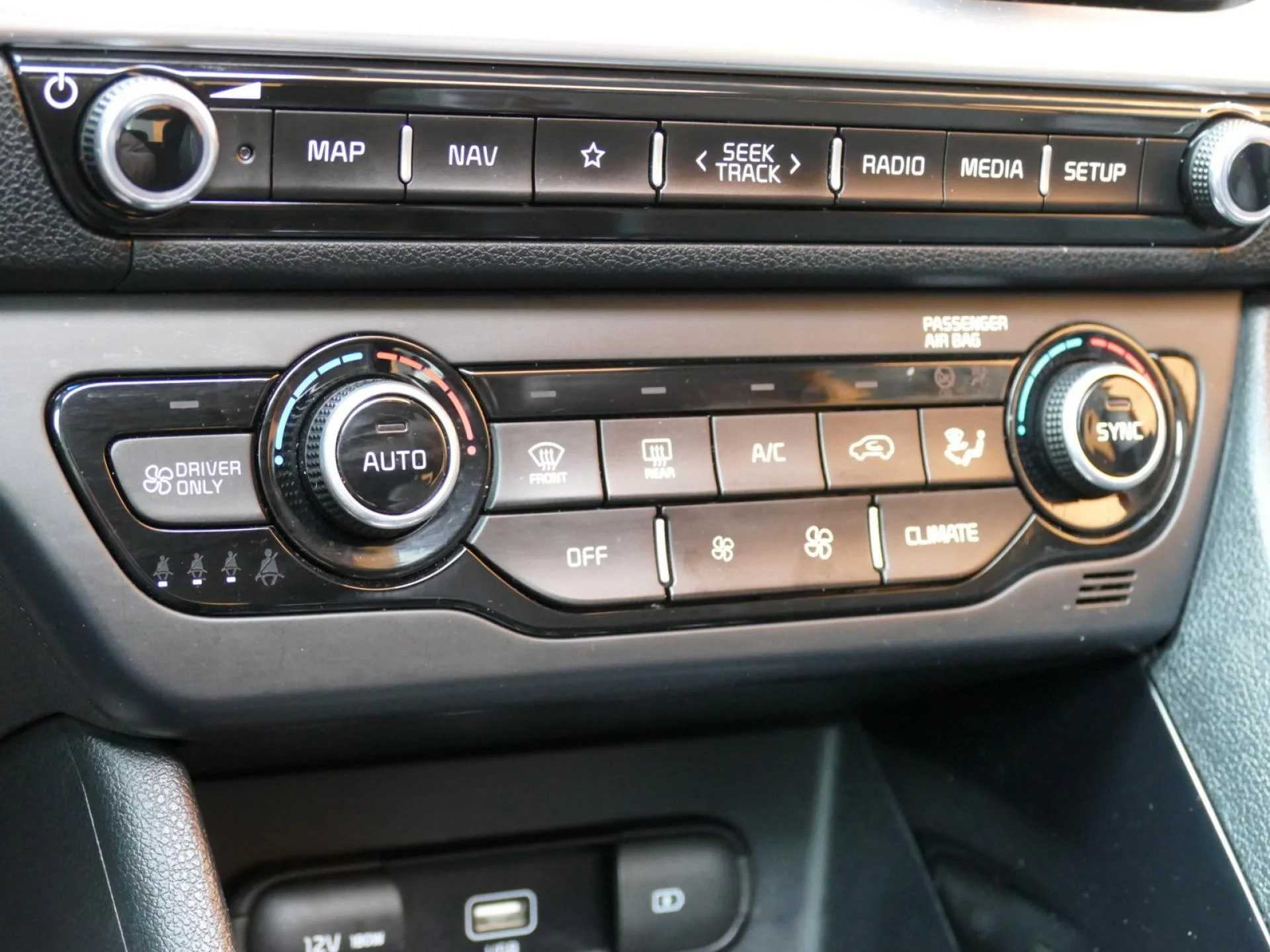 KIA NIRO - Miniature 12 sur 36 - Cliquer pour voir cette photo