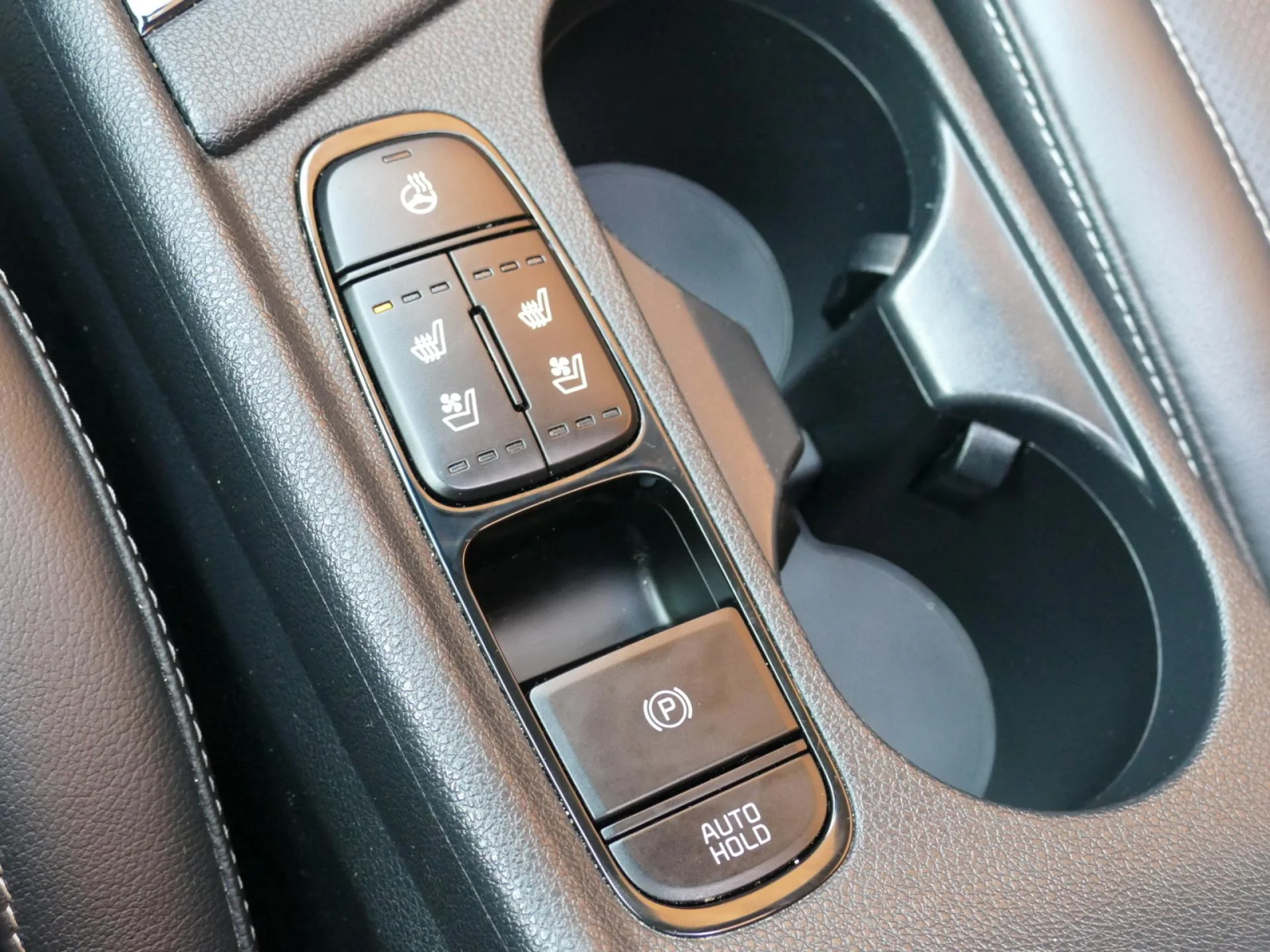 KIA NIRO - Miniature 20 sur 36 - Cliquer pour voir cette photo