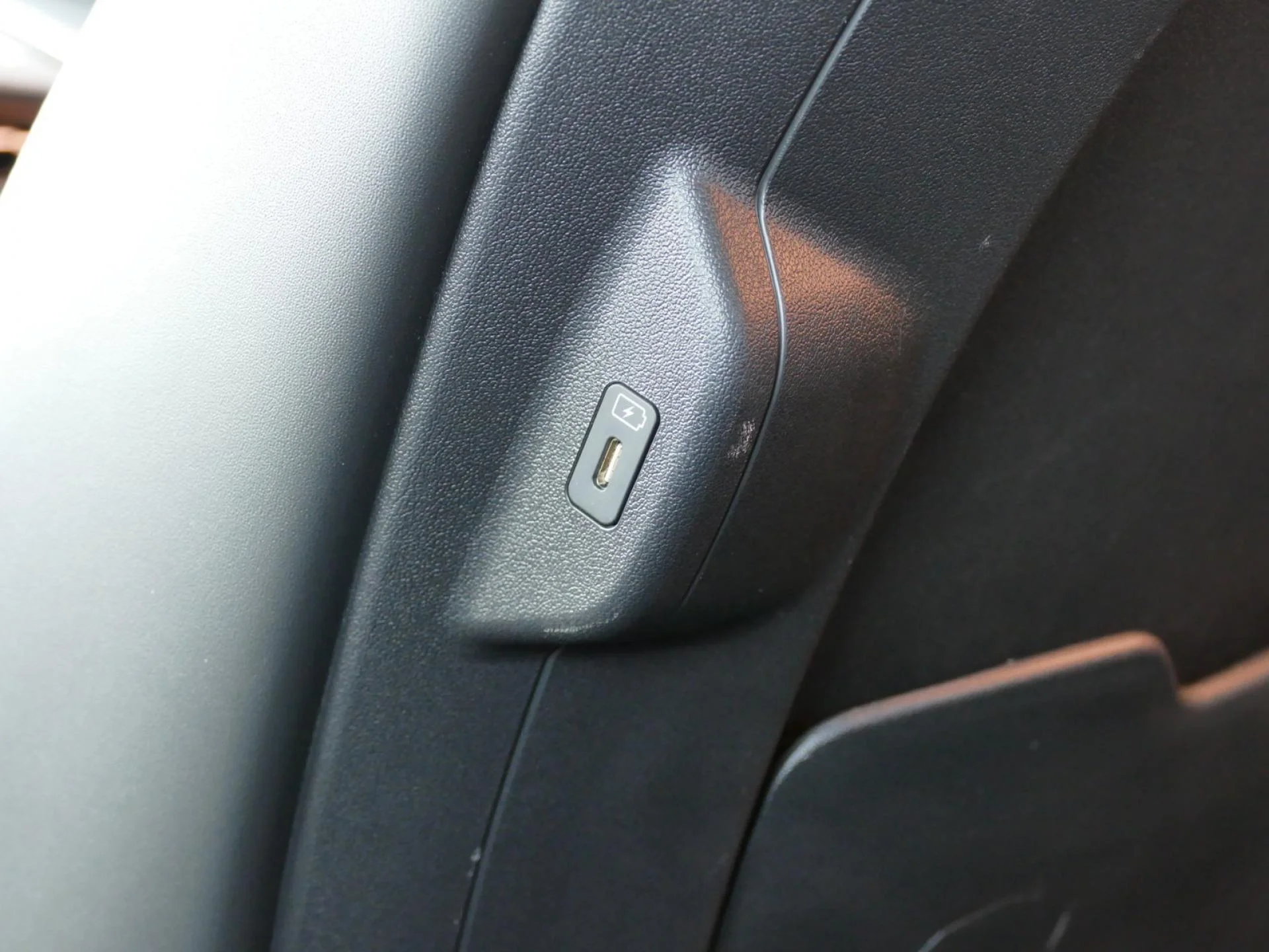 KIA NIRO - Miniature 21 sur 32 - Cliquer pour voir cette photo