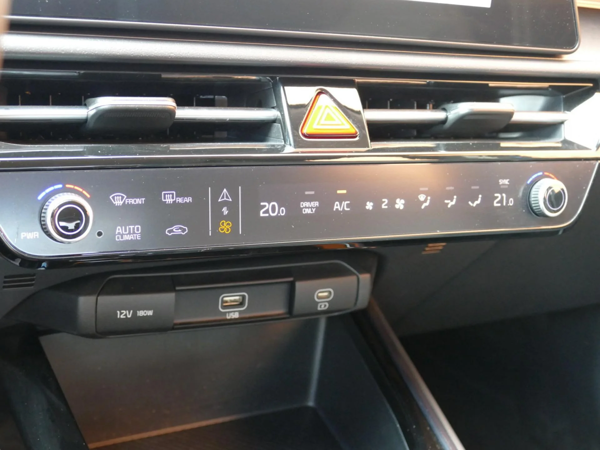 KIA NIRO - Miniature 14 sur 32 - Cliquer pour voir cette photo