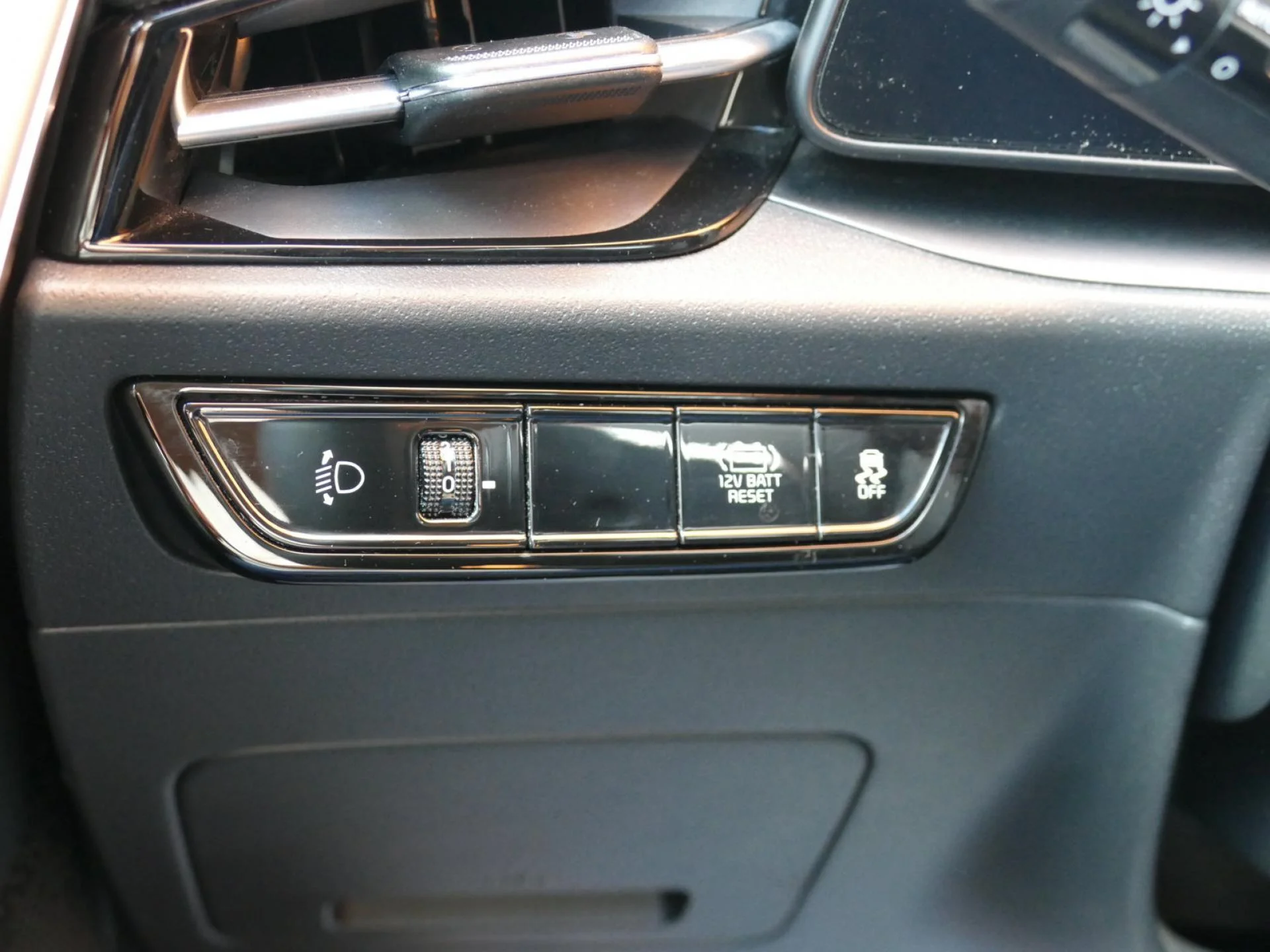 KIA NIRO - Miniature 19 sur 32 - Cliquer pour voir cette photo