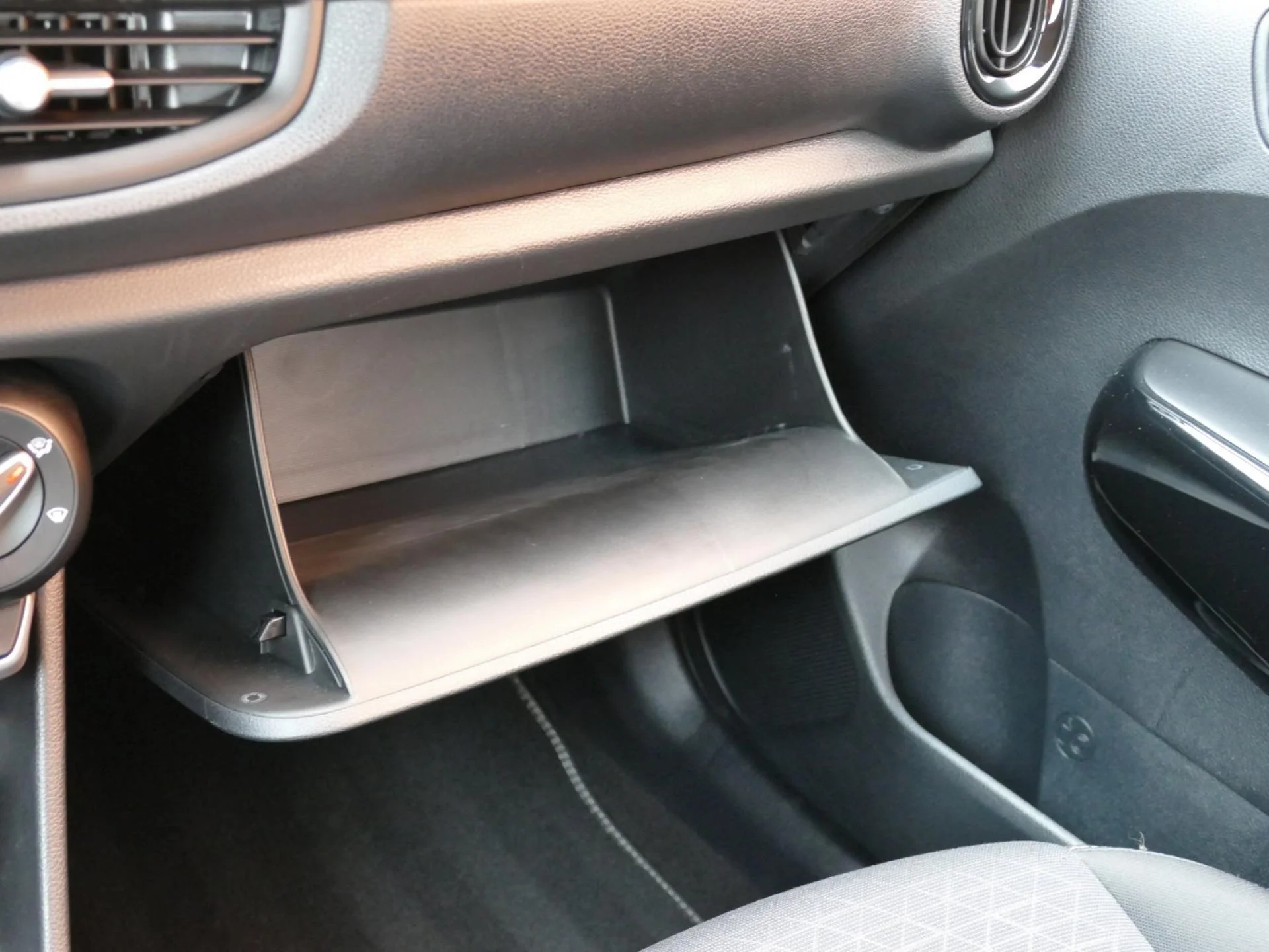 KIA PICANTO - Miniature 20 sur 32 - Cliquer pour voir cette photo