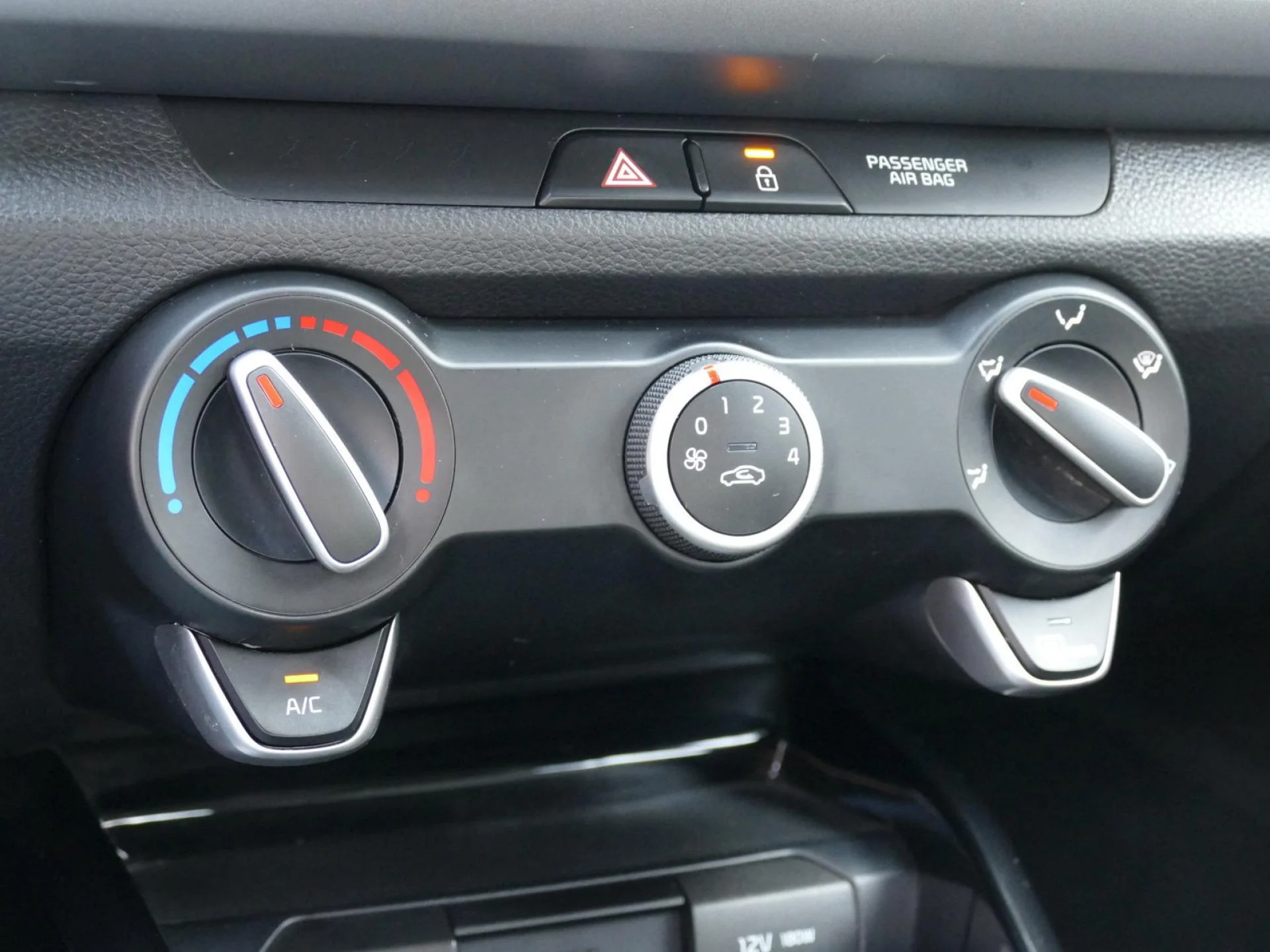 KIA RIO - Miniature 12 sur 31 - Cliquer pour voir cette photo