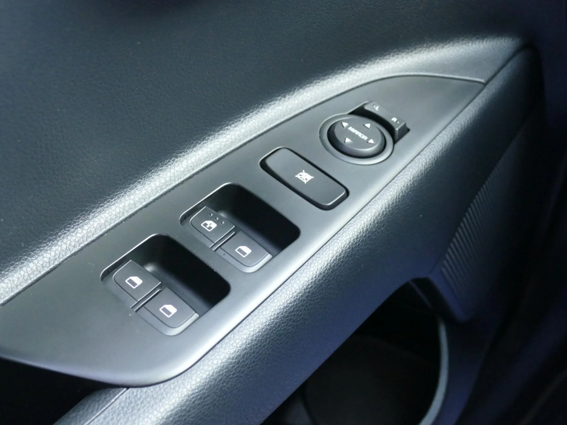KIA RIO - Miniature 20 sur 31 - Cliquer pour voir cette photo