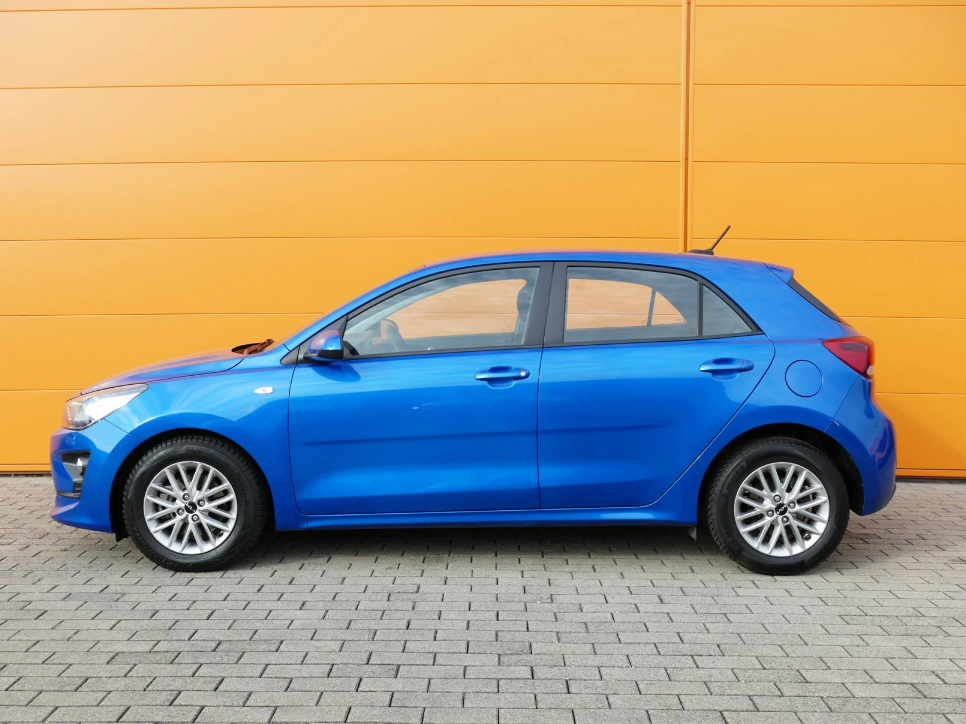 KIA RIO - Miniature 3 sur 31 - Cliquer pour voir cette photo