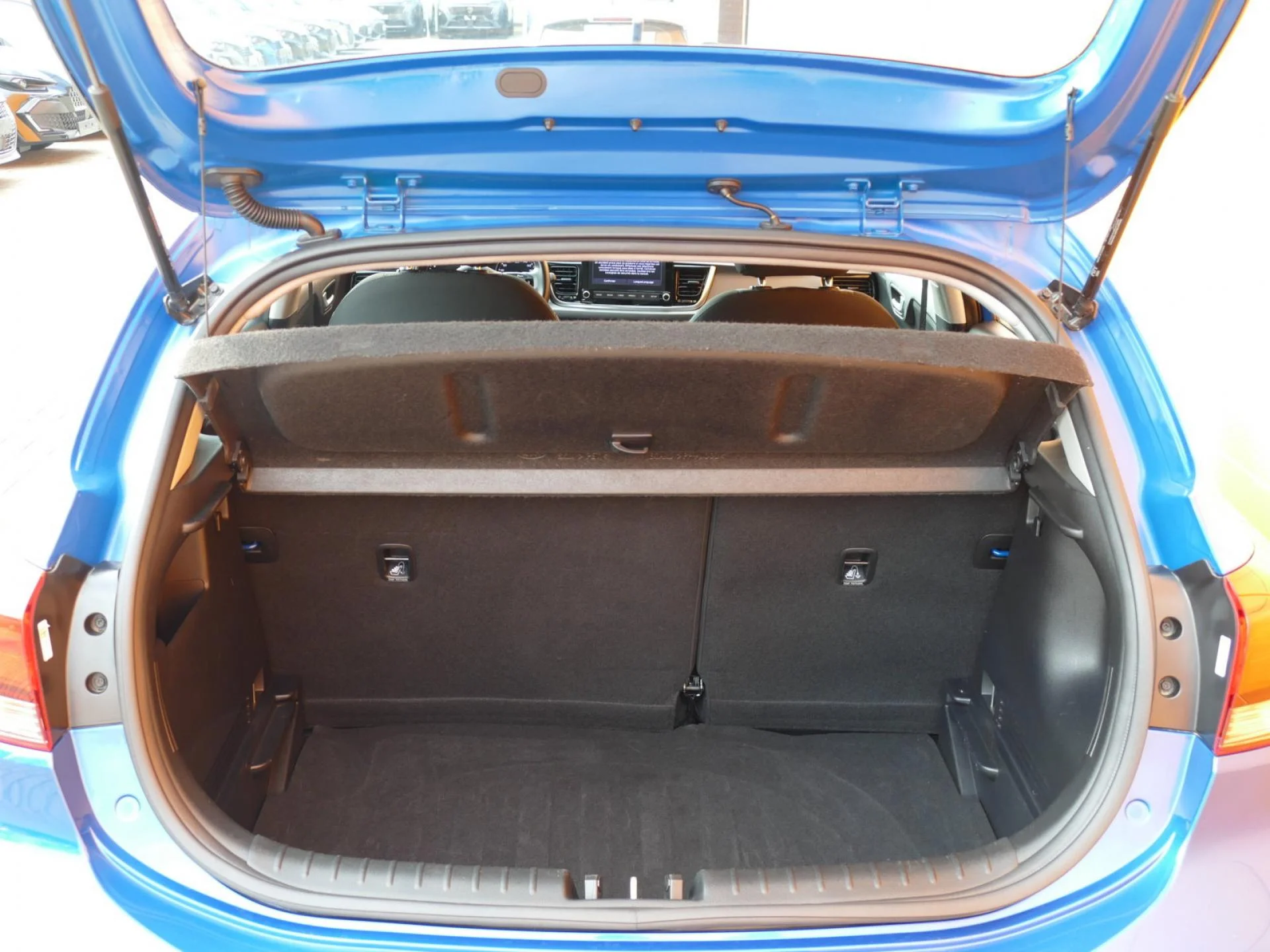 KIA RIO - Miniature 8 sur 31 - Cliquer pour voir cette photo