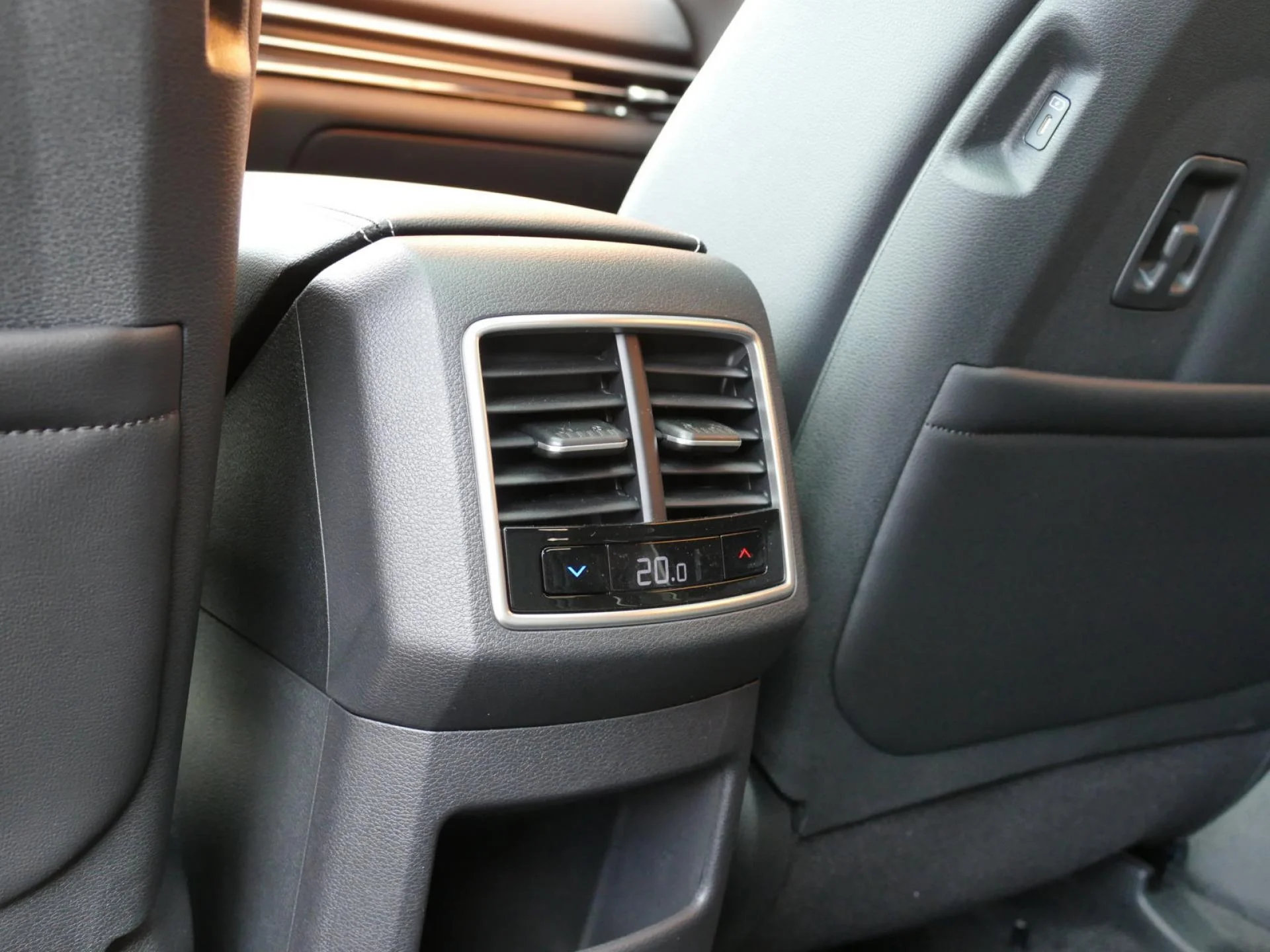 KIA SPORTAGE - Miniature 24 sur 36 - Cliquer pour voir cette photo