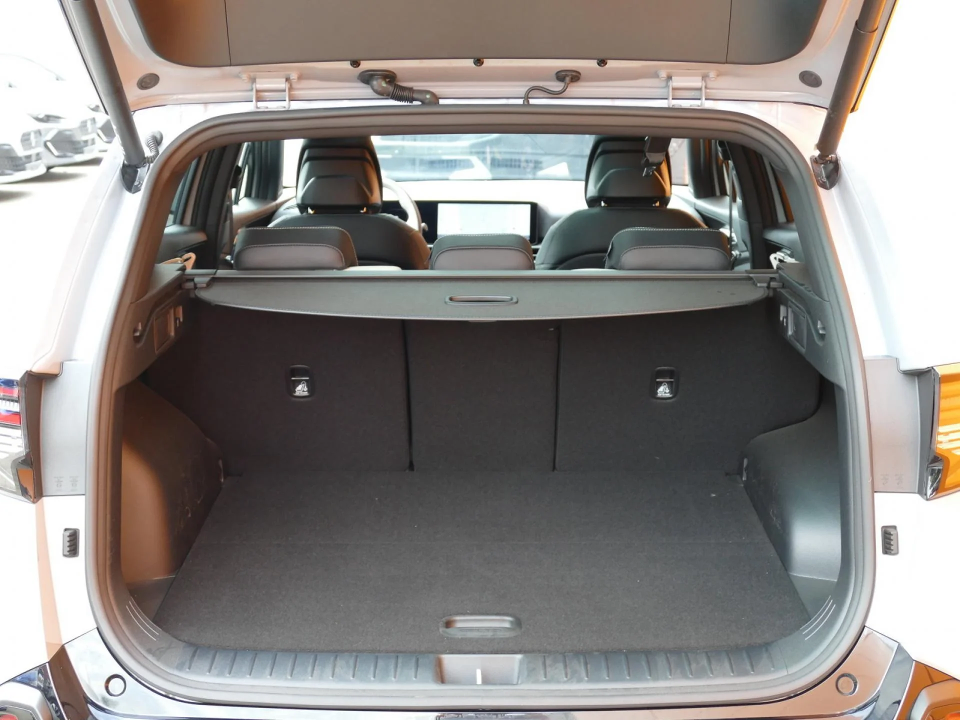 KIA SPORTAGE - Miniature 8 sur 36 - Cliquer pour voir cette photo