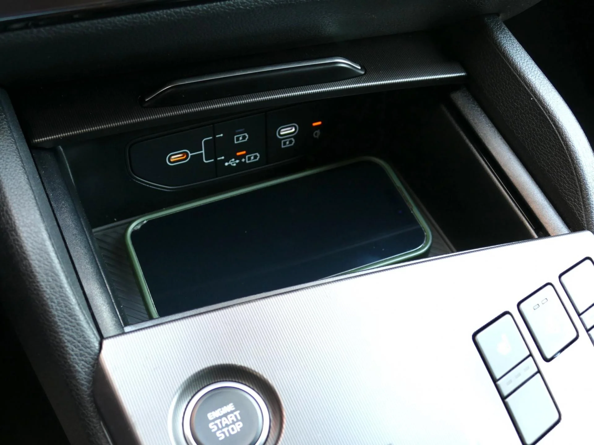 KIA SPORTAGE - Miniature 17 sur 35 - Cliquer pour voir cette photo