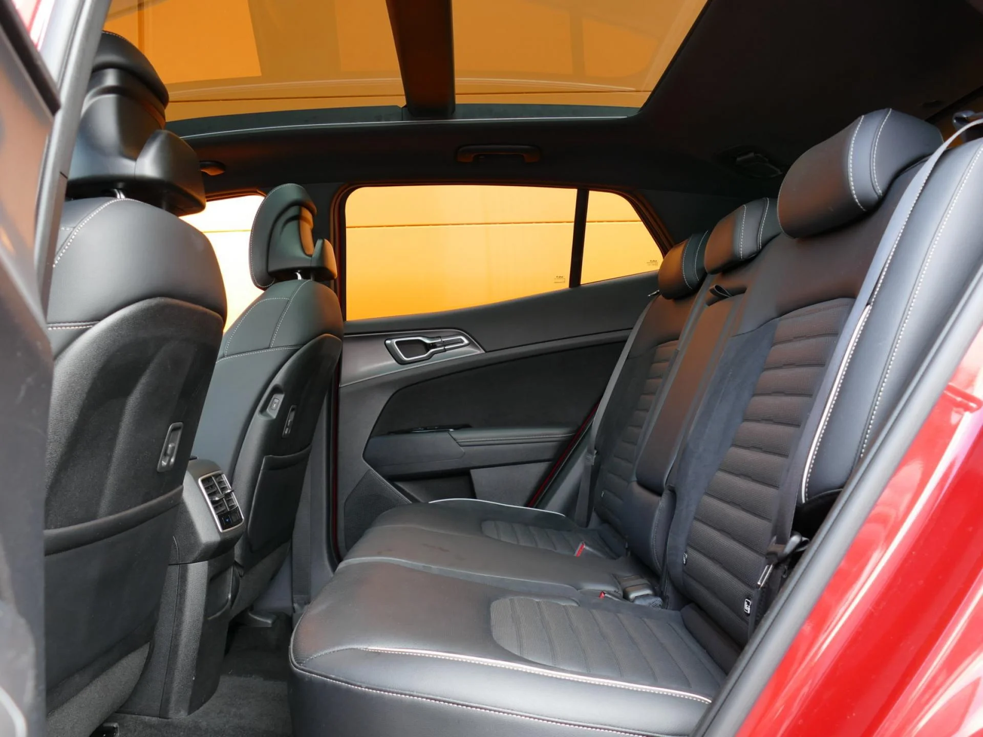 KIA SPORTAGE - Miniature 29 sur 33 - Cliquer pour voir cette photo