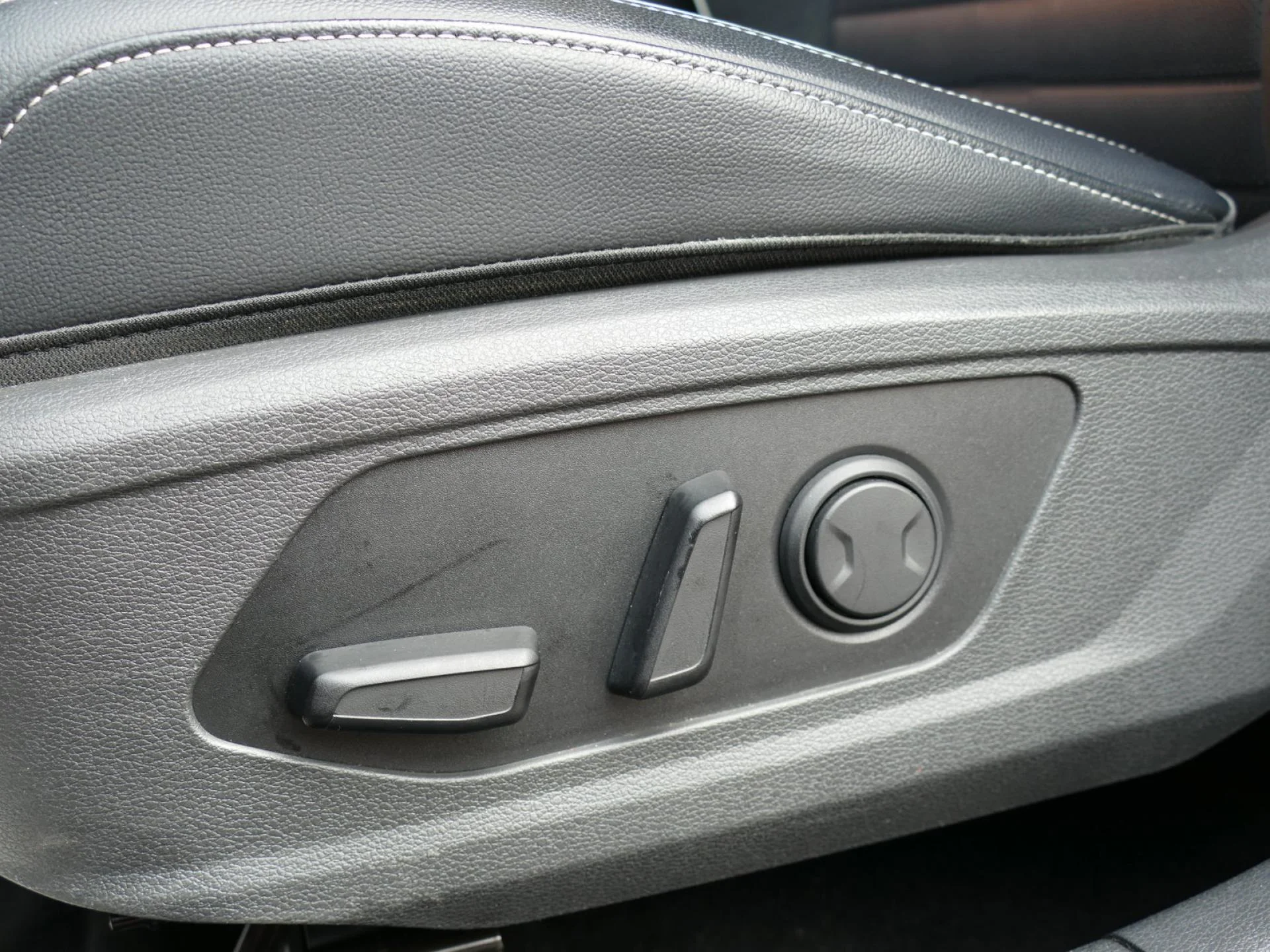 KIA SPORTAGE - Miniature 14 sur 33 - Cliquer pour voir cette photo
