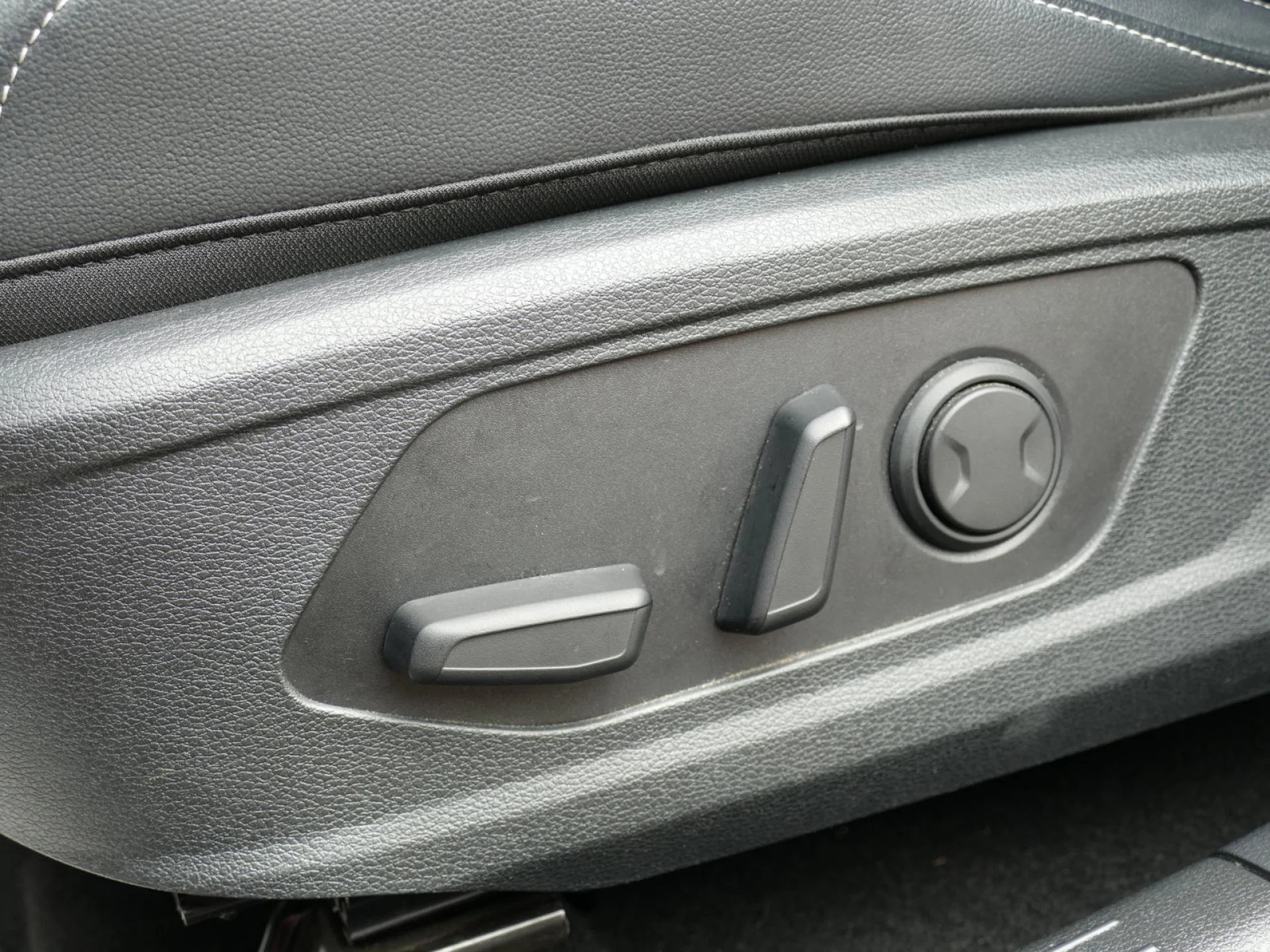 KIA SPORTAGE - Miniature 21 sur 37 - Cliquer pour voir cette photo
