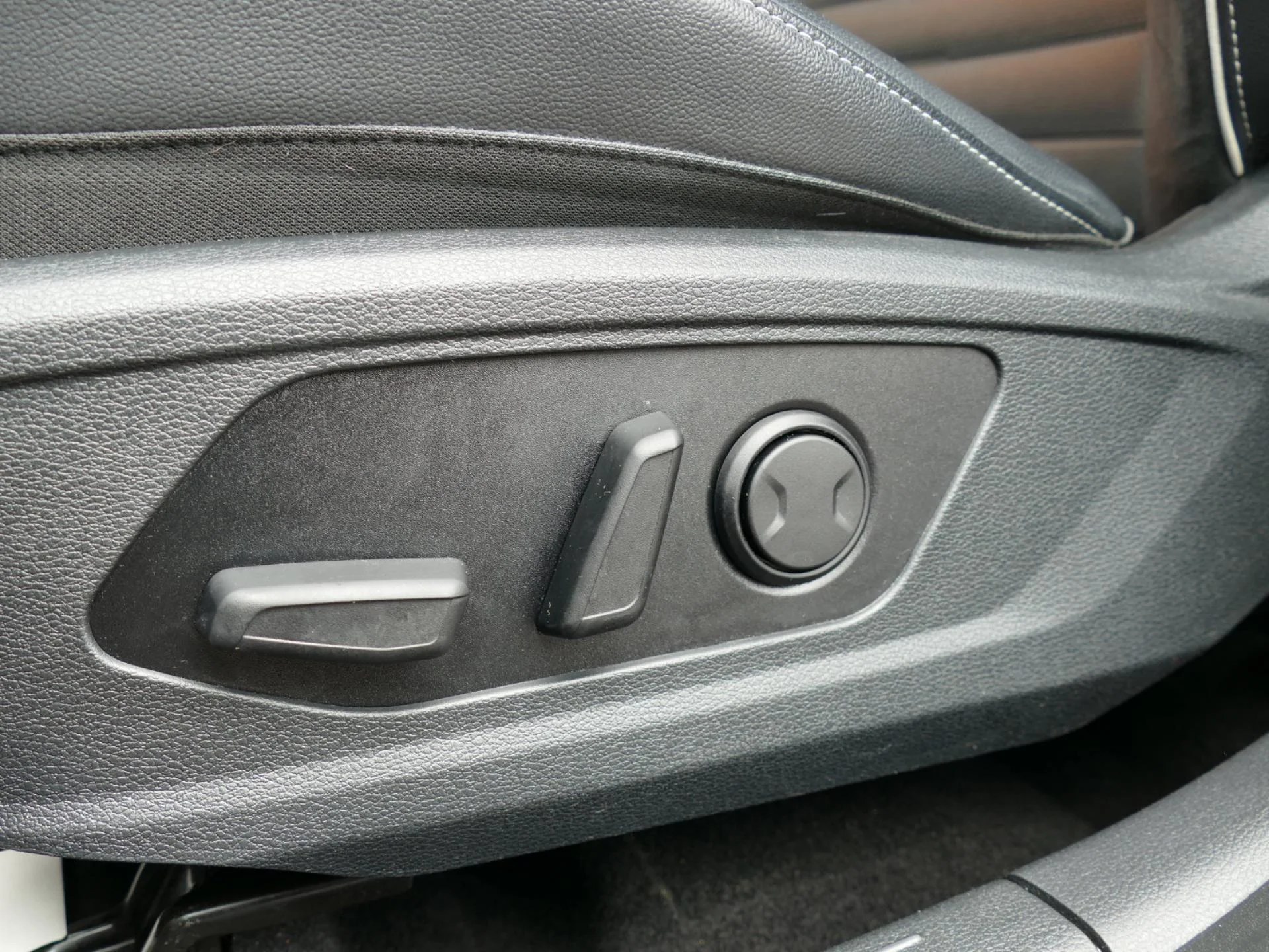 KIA SPORTAGE - Miniature 29 sur 37 - Cliquer pour voir cette photo