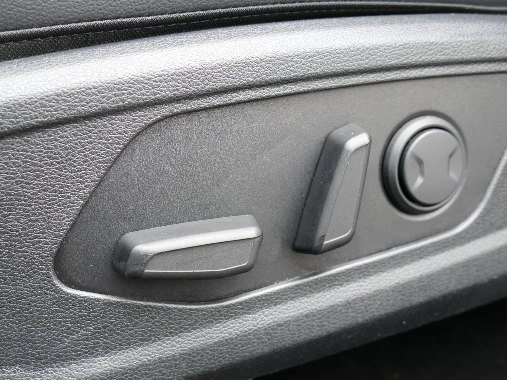 KIA SPORTAGE - Miniature 30 sur 37 - Cliquer pour voir cette photo