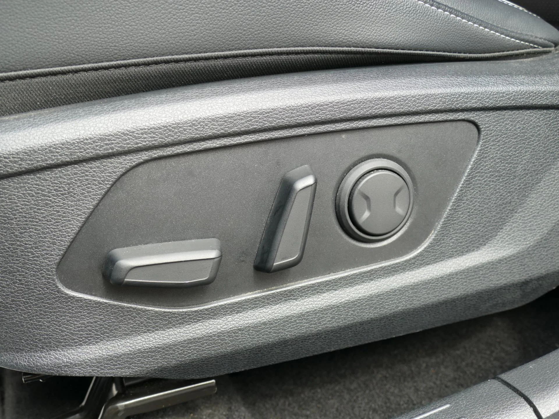 KIA SPORTAGE - Miniature 23 sur 37 - Cliquer pour voir cette photo