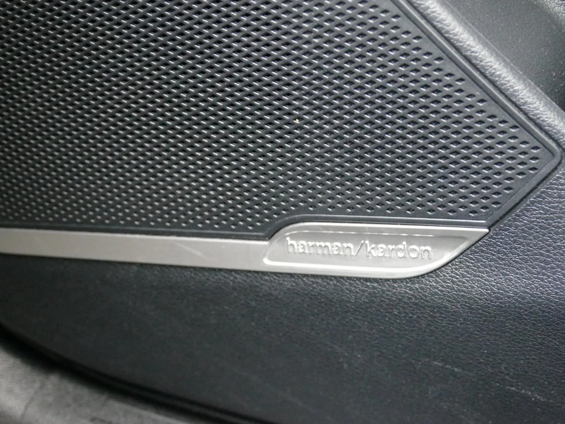 KIA SPORTAGE - Miniature 14 sur 19 - Cliquer pour voir cette photo