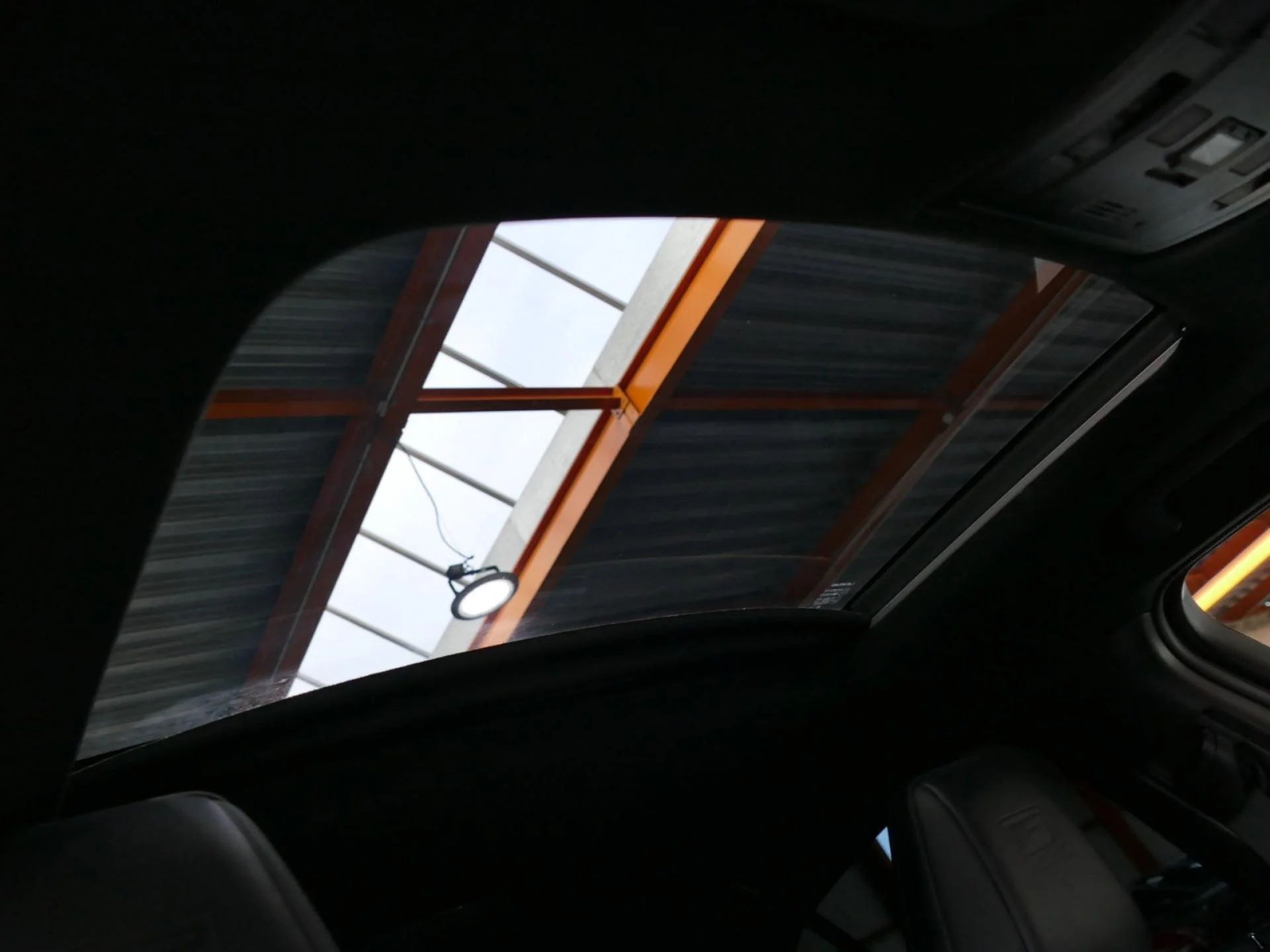 LEXUS UX - Miniature 5 sur 5 - Cliquer pour voir cette photo