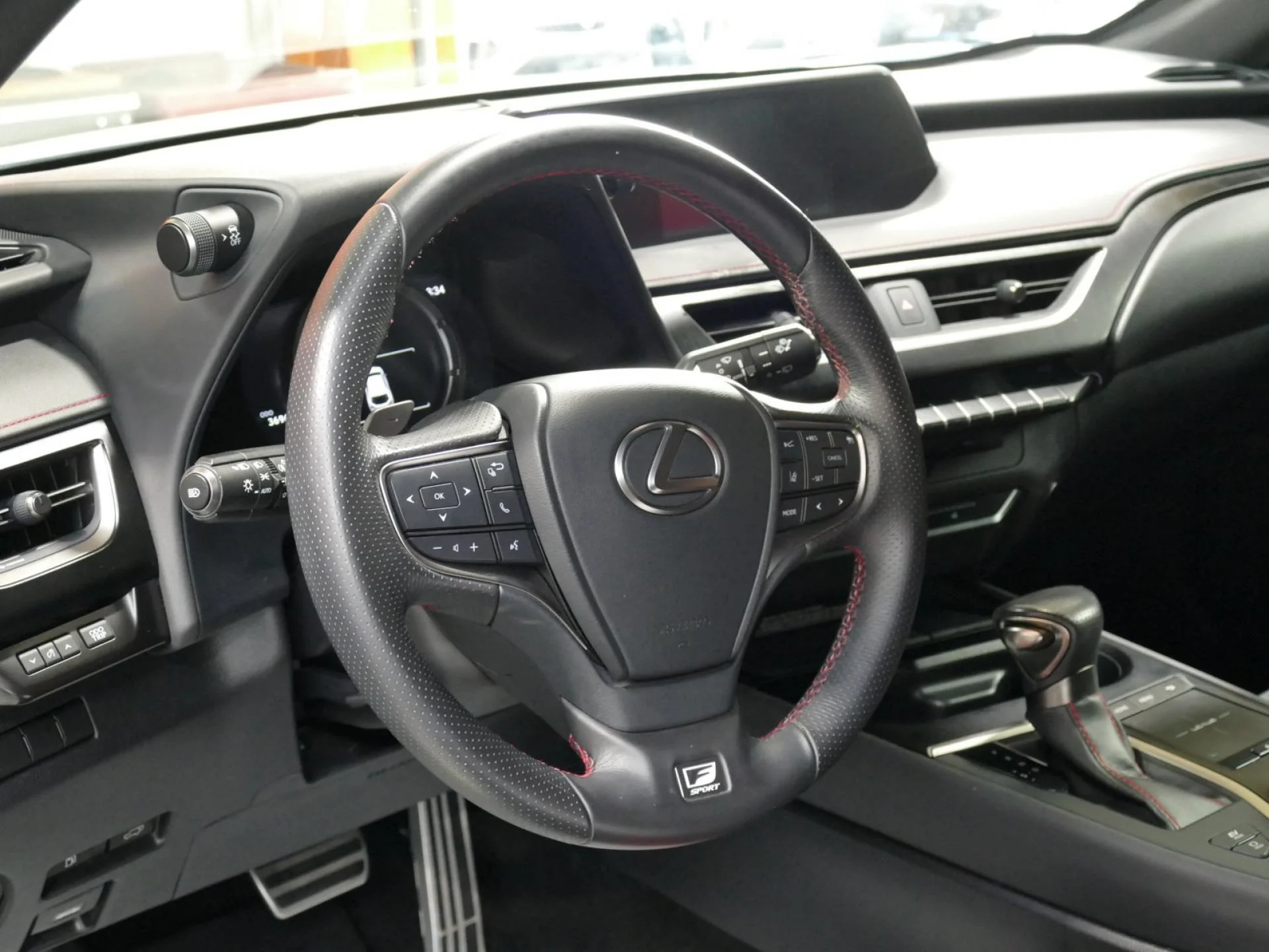 LEXUS UX - Miniature 4 sur 5 - Cliquer pour voir cette photo