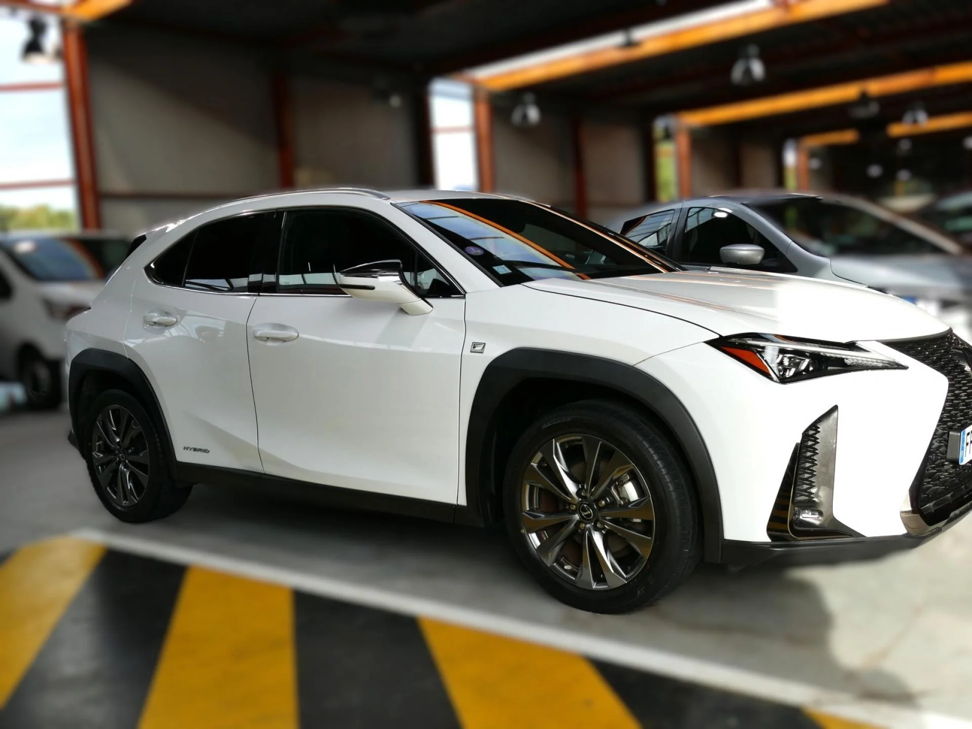LEXUS UX - Miniature 2 sur 5 - Cliquer pour voir cette photo