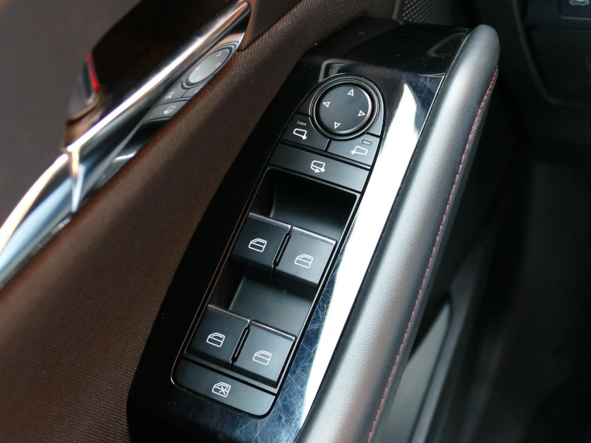 MAZDA CX-30 - Miniature 26 sur 34 - Cliquer pour voir cette photo