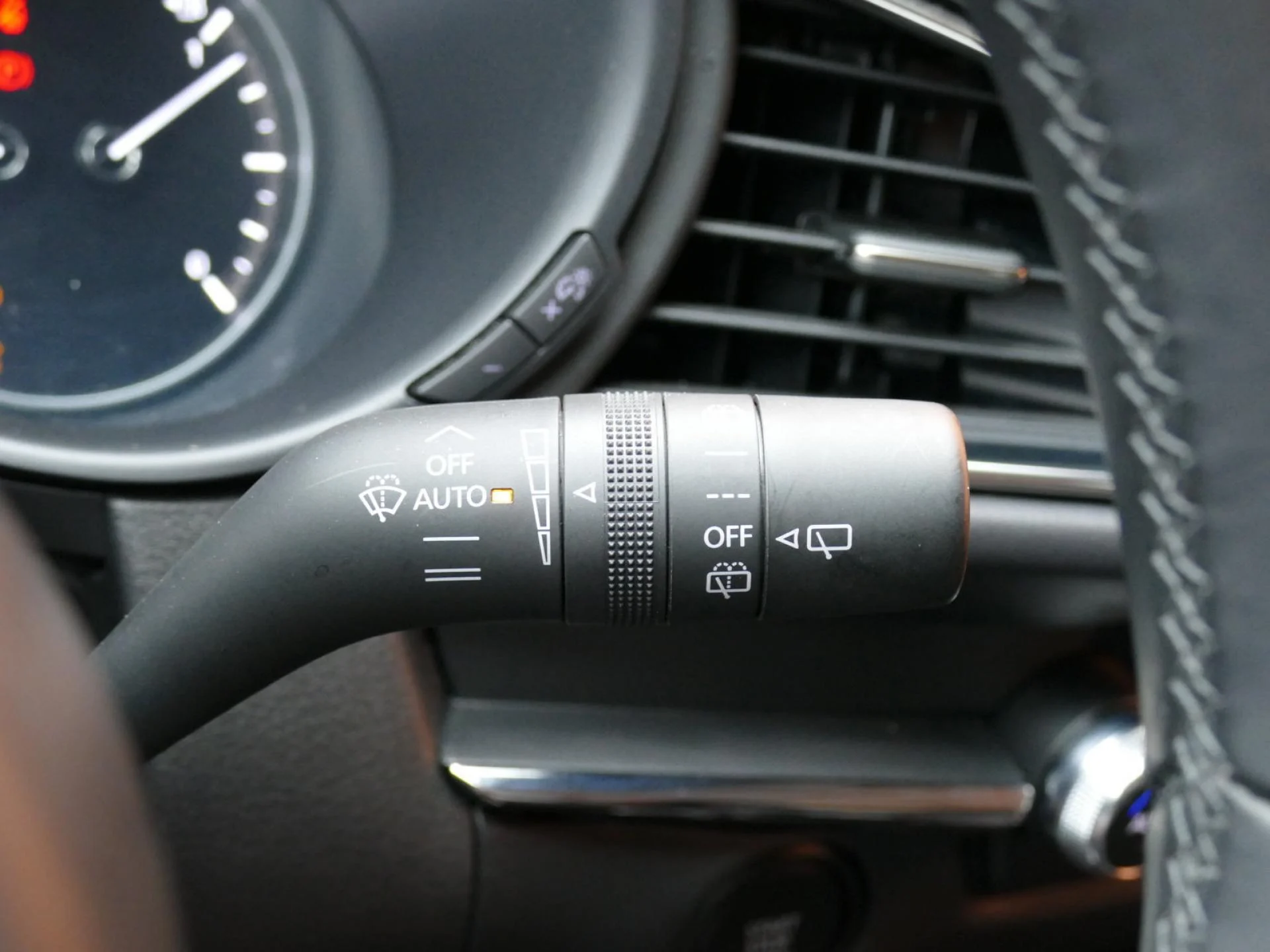 MAZDA CX-30 - Miniature 28 sur 34 - Cliquer pour voir cette photo