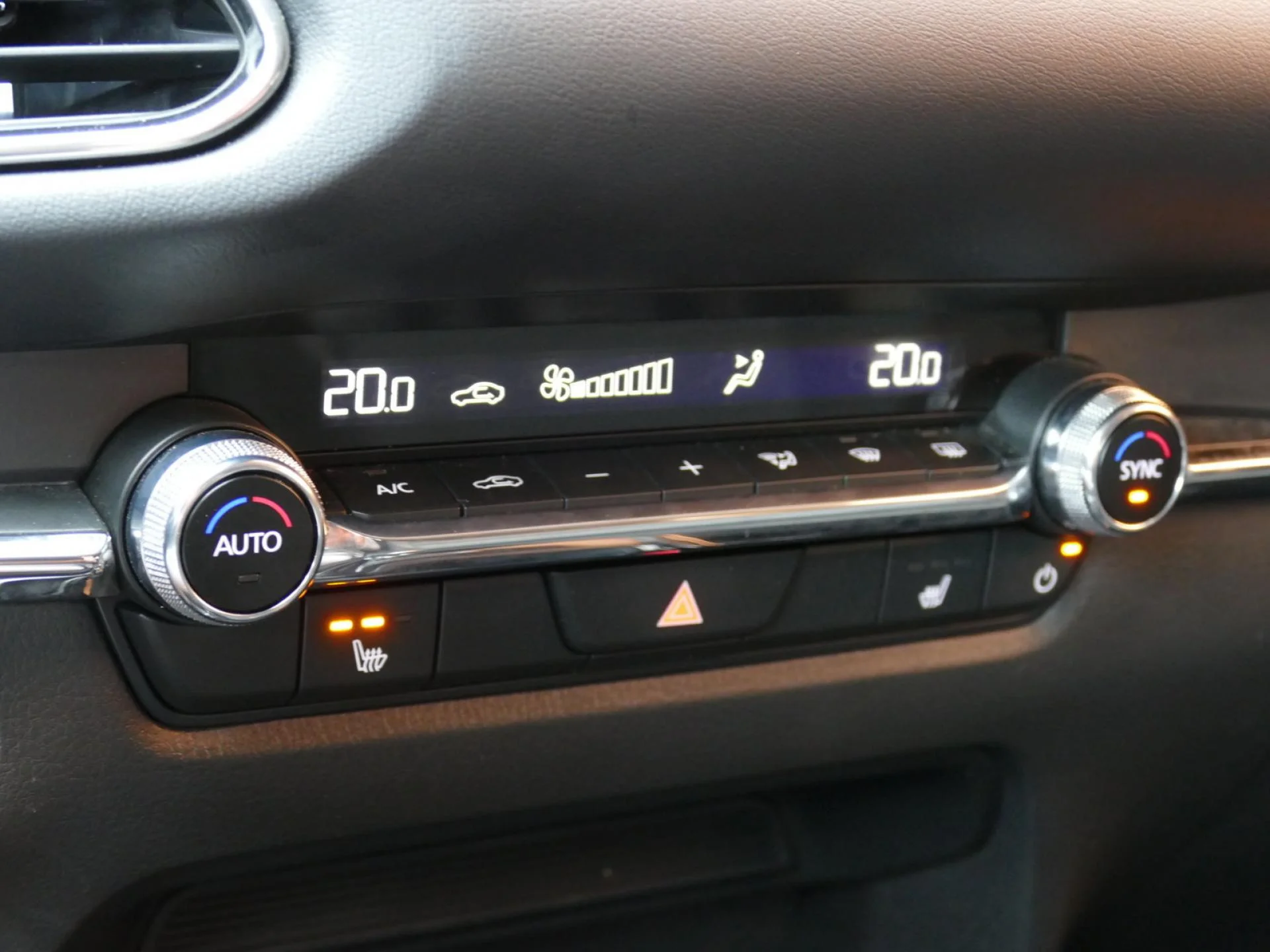 MAZDA CX-30 - Miniature 17 sur 34 - Cliquer pour voir cette photo