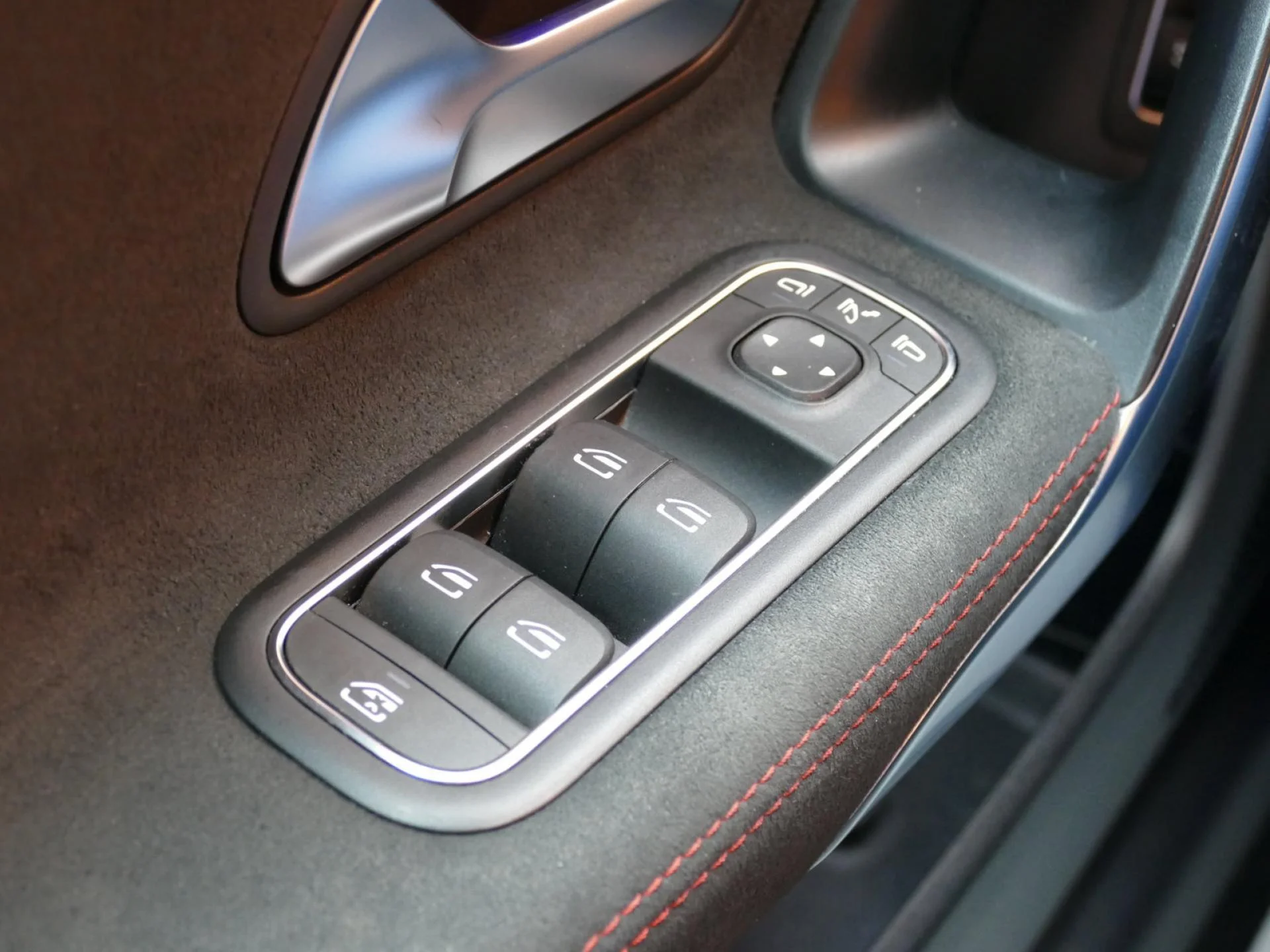 MERCEDES CLA - Miniature 25 sur 32 - Cliquer pour voir cette photo