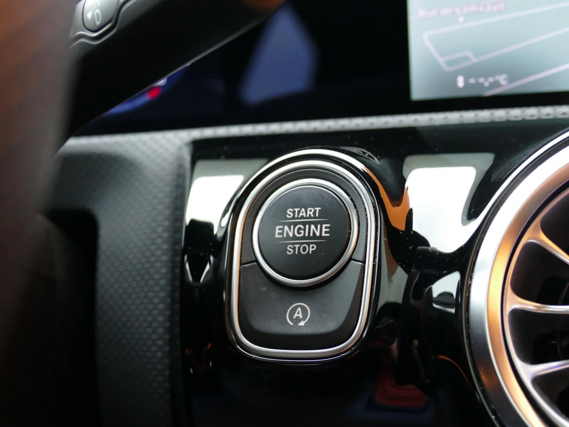 MERCEDES CLA - Miniature 22 sur 32 - Cliquer pour voir cette photo