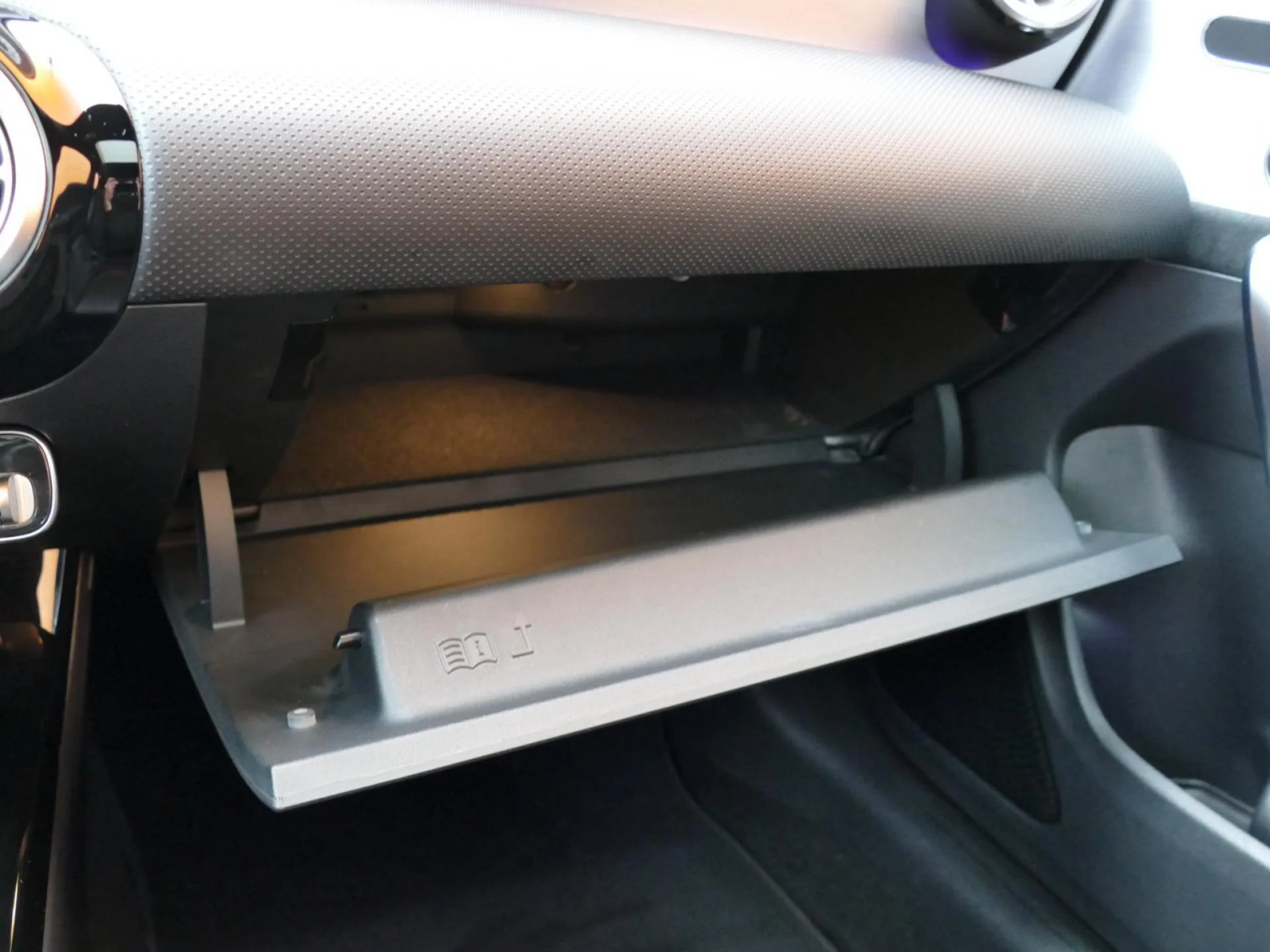 MERCEDES CLA - Miniature 24 sur 32 - Cliquer pour voir cette photo