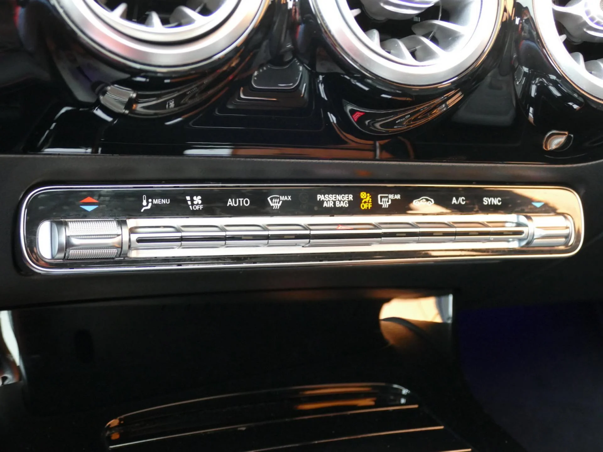 MERCEDES CLA - Miniature 18 sur 32 - Cliquer pour voir cette photo