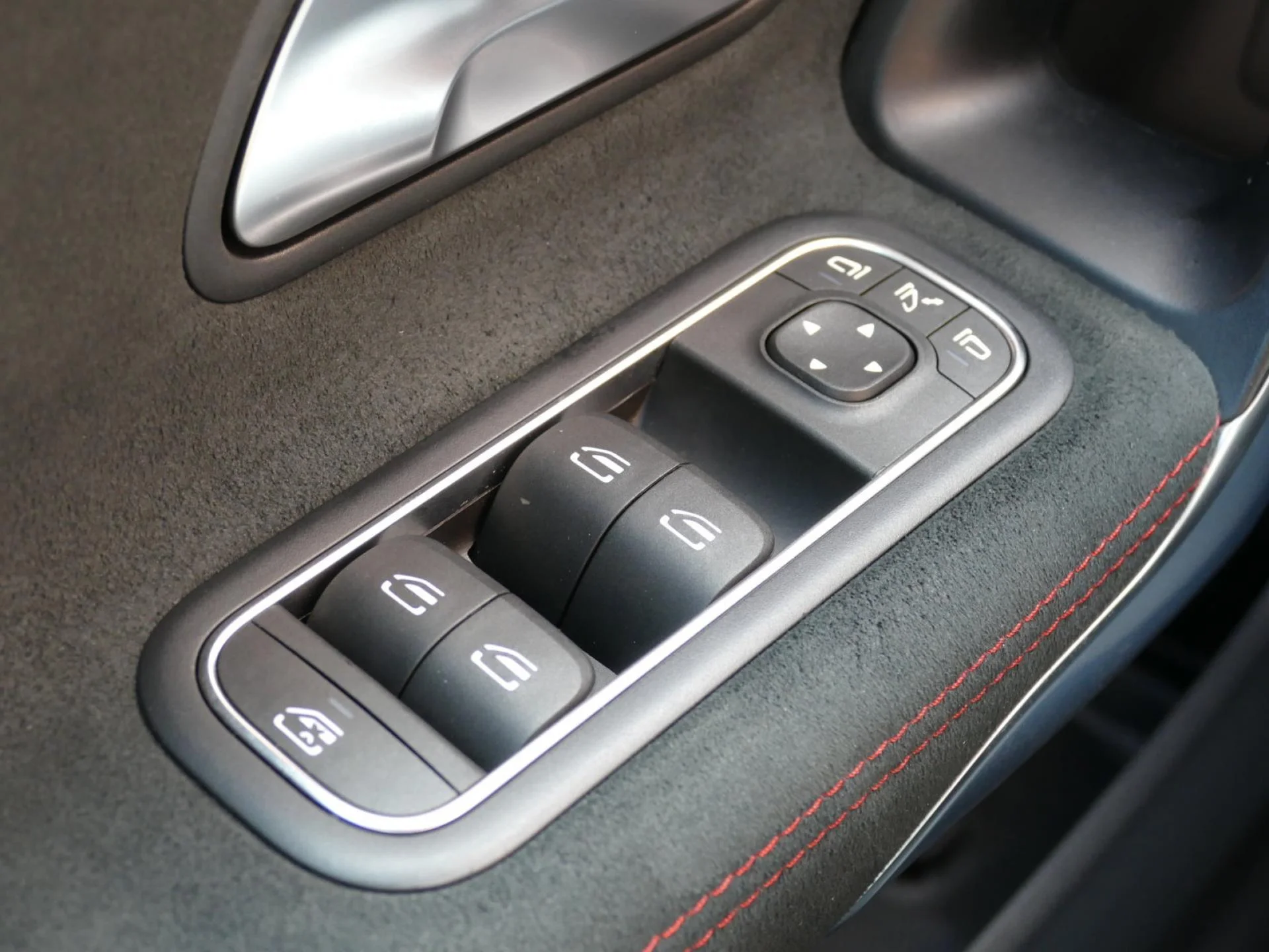MERCEDES CLA - Miniature 18 sur 24 - Cliquer pour voir cette photo