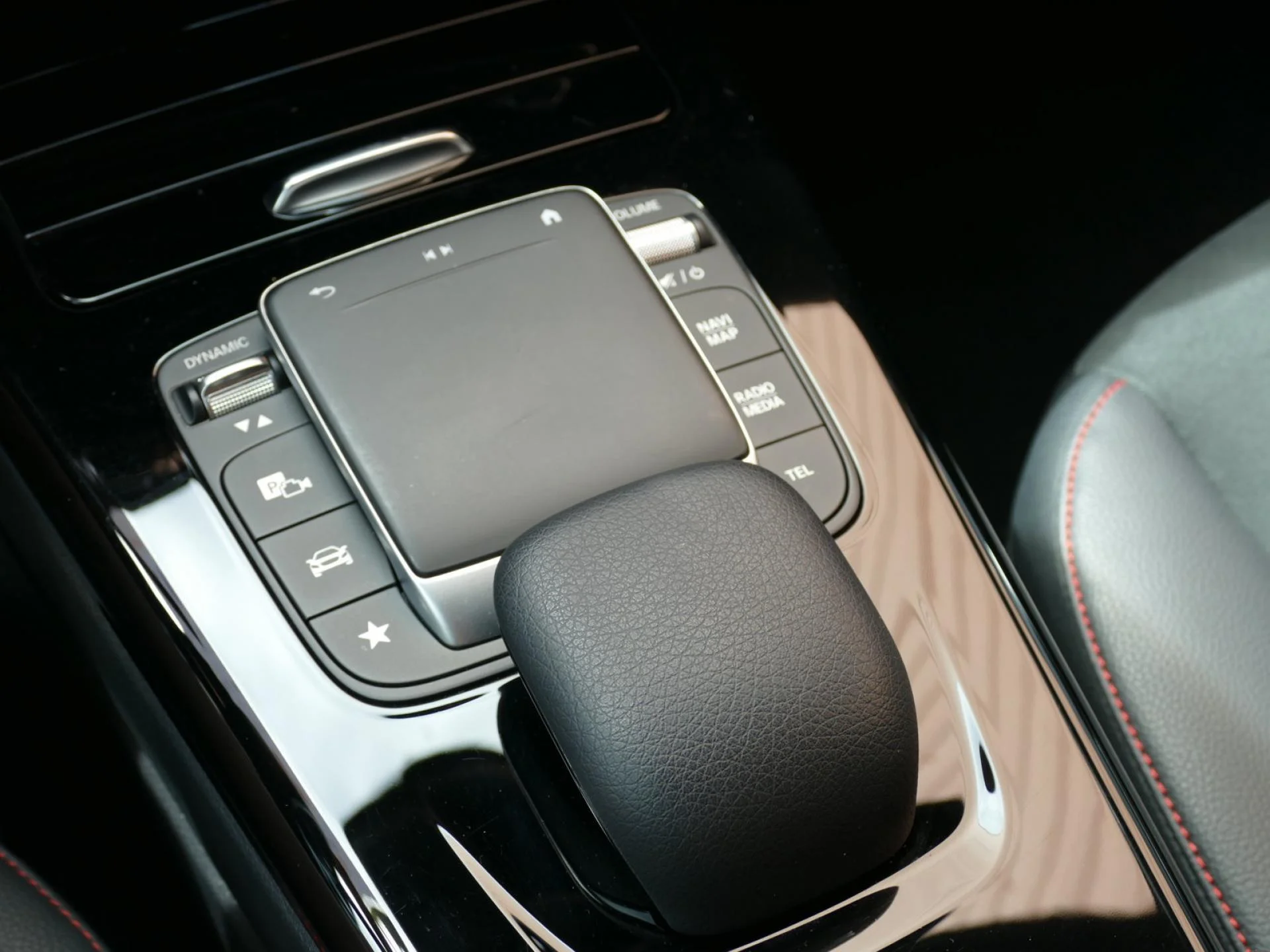 MERCEDES CLA - Miniature 15 sur 24 - Cliquer pour voir cette photo