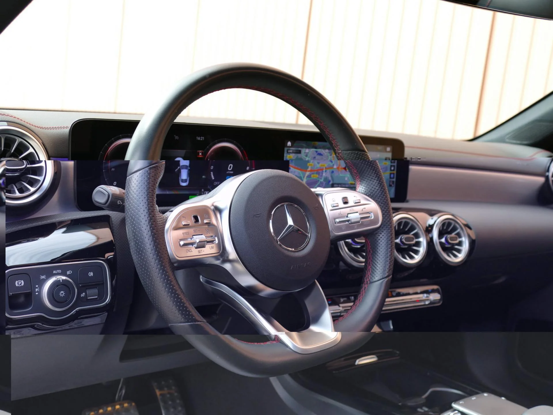 MERCEDES CLA - Miniature 13 sur 24 - Cliquer pour voir cette photo